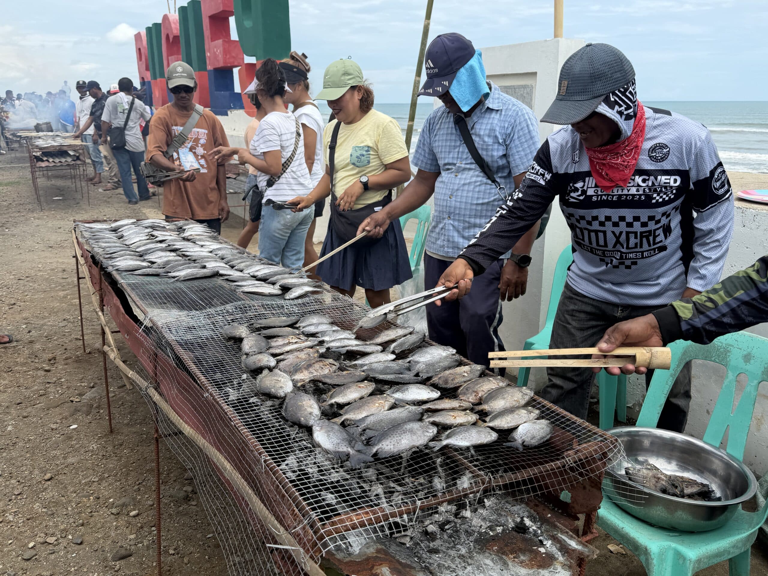 2 tons of grilled Malaga gone in minutes at Cagayan town festival
