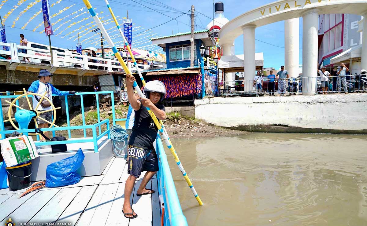 Low Naga River level pushes Peñafrancia fluvial procession after dark