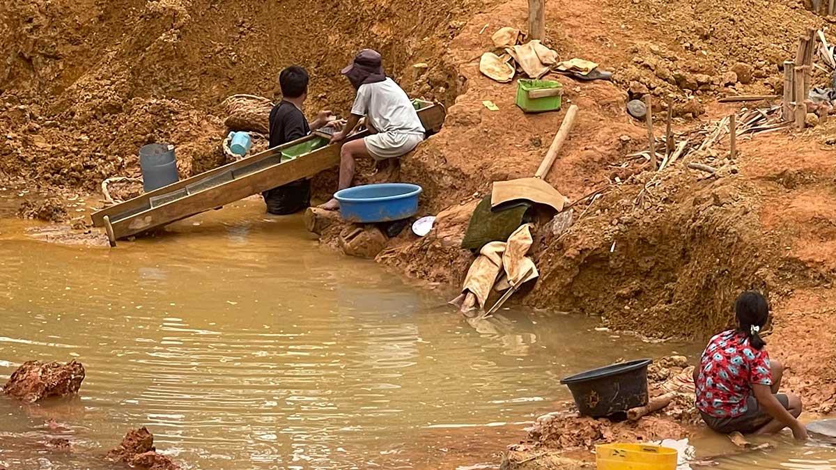 Surigao town torn between jobs, mining crackdown