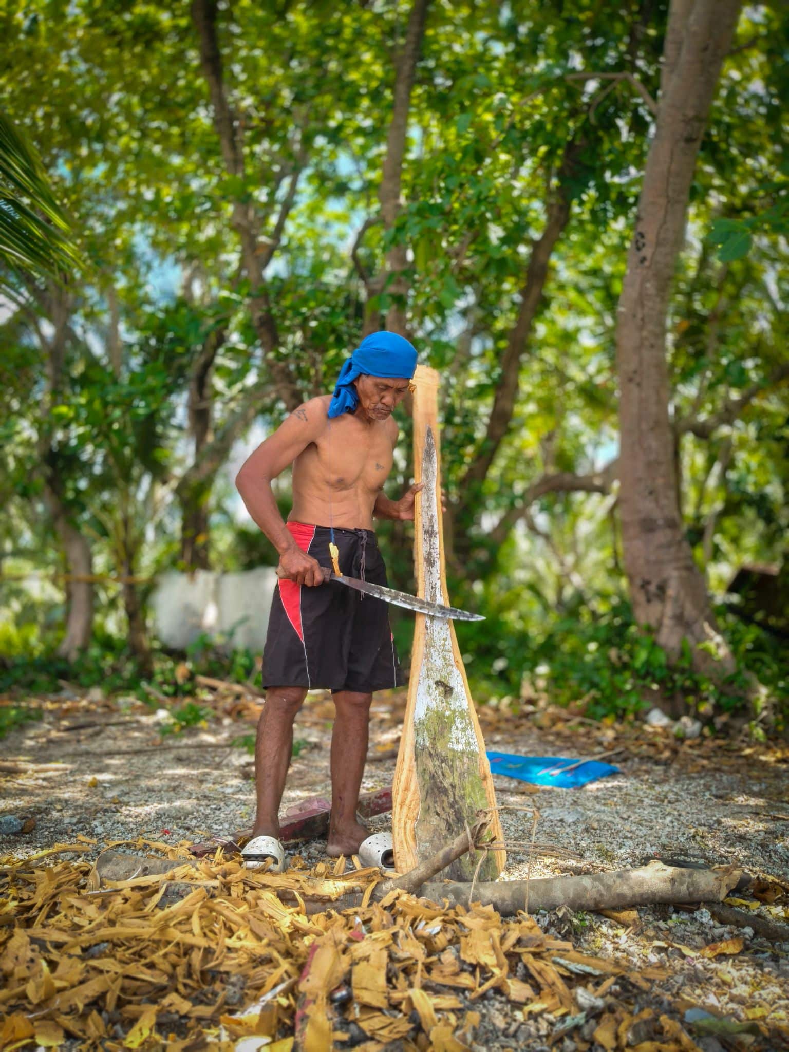 Eastern Samar fisherfolk return to paddles amid fuel price surge