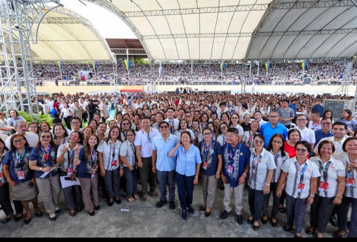 Marcos, Angara lead oath-taking of 8,009 newly promoted W. Visayas educators