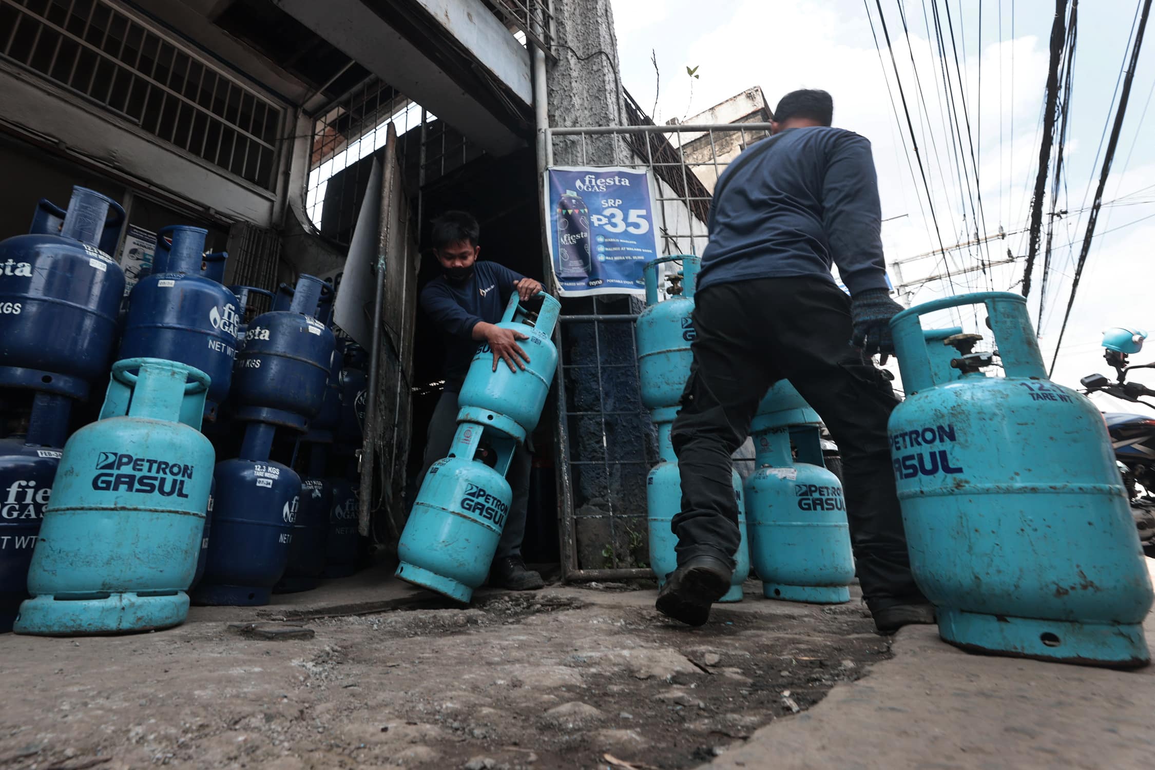 Lower, middle classes considered in lifting LPG, kerosene excise tax