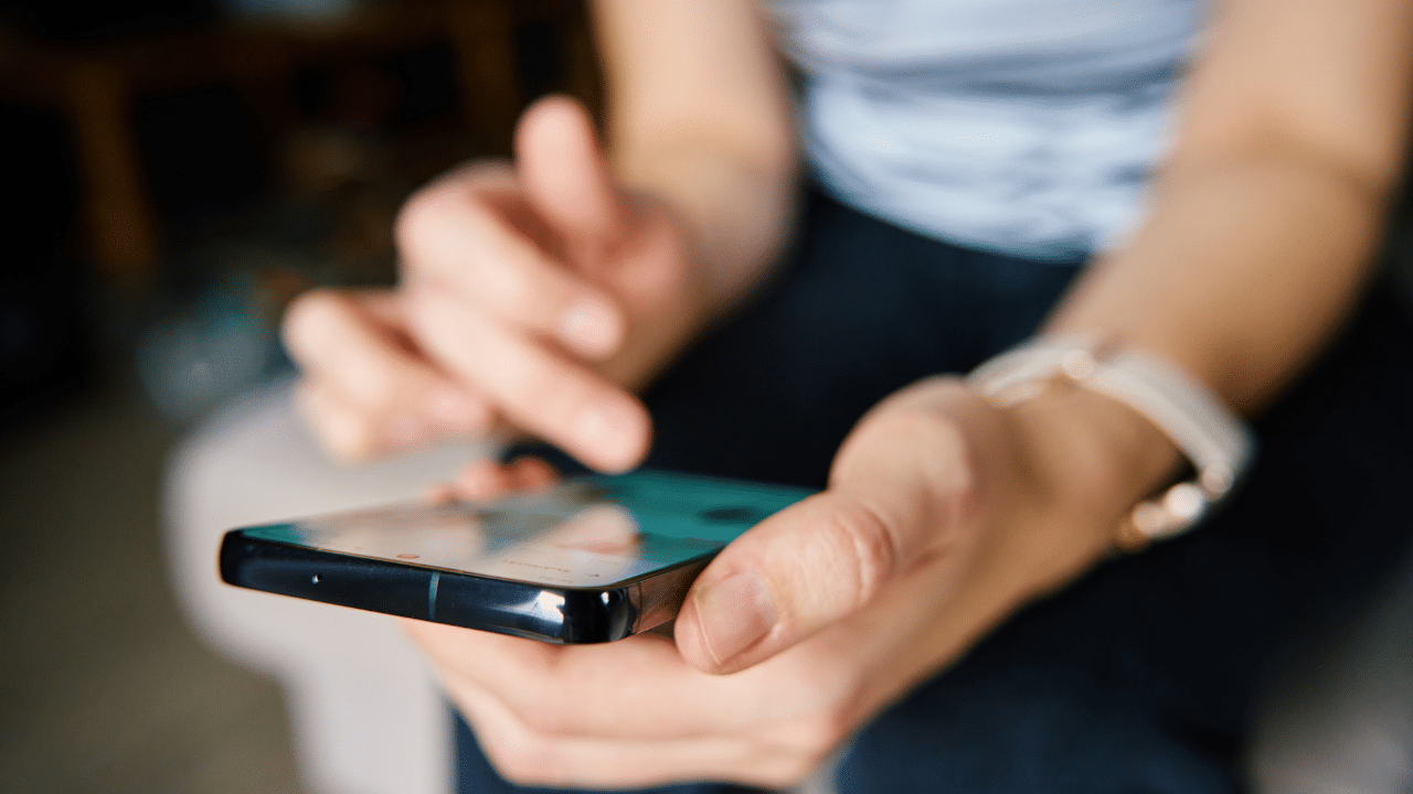 Social media ban pushed anew for kids 16 and below