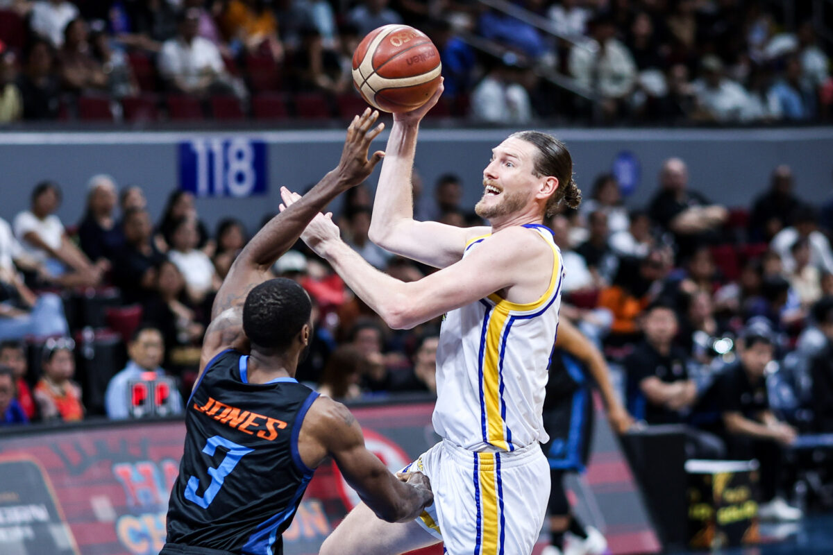 Clint Chapman Magnolia vs Meralco PBA