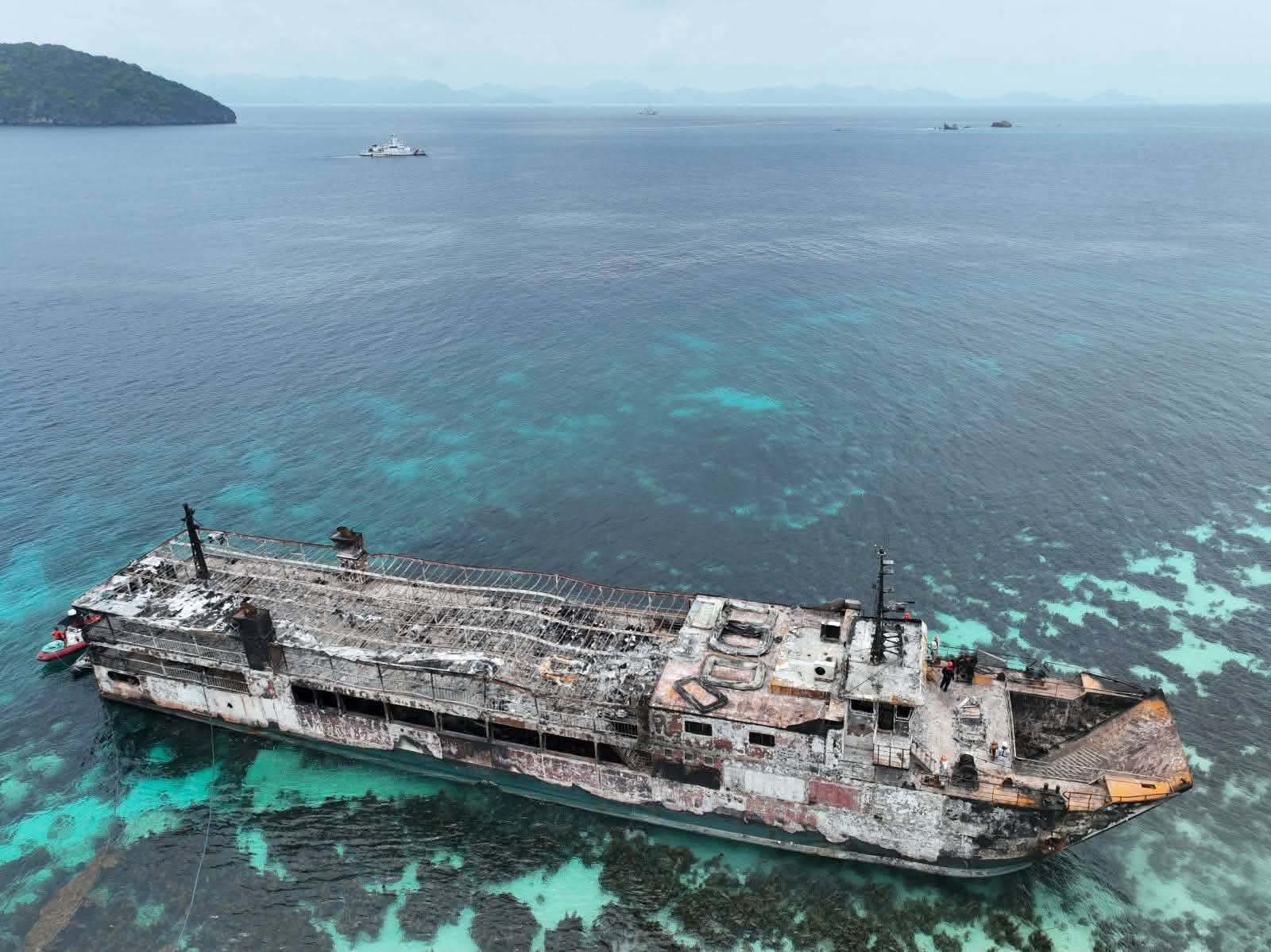 Palawan gov’t gives aid to M/V June Aster fire survivors in Coron