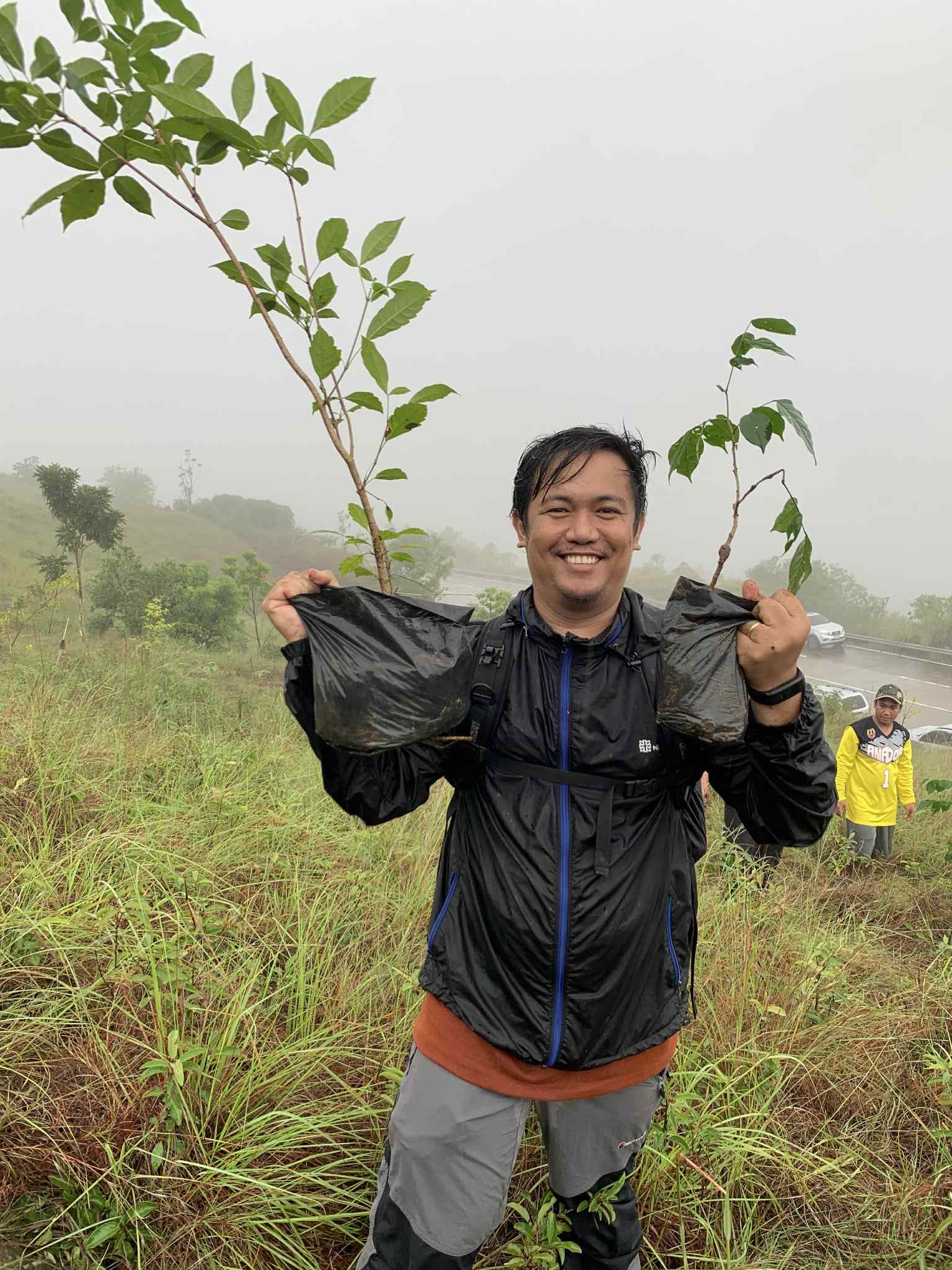 Pangasinan group recognized for regreening Daang Kalikasan