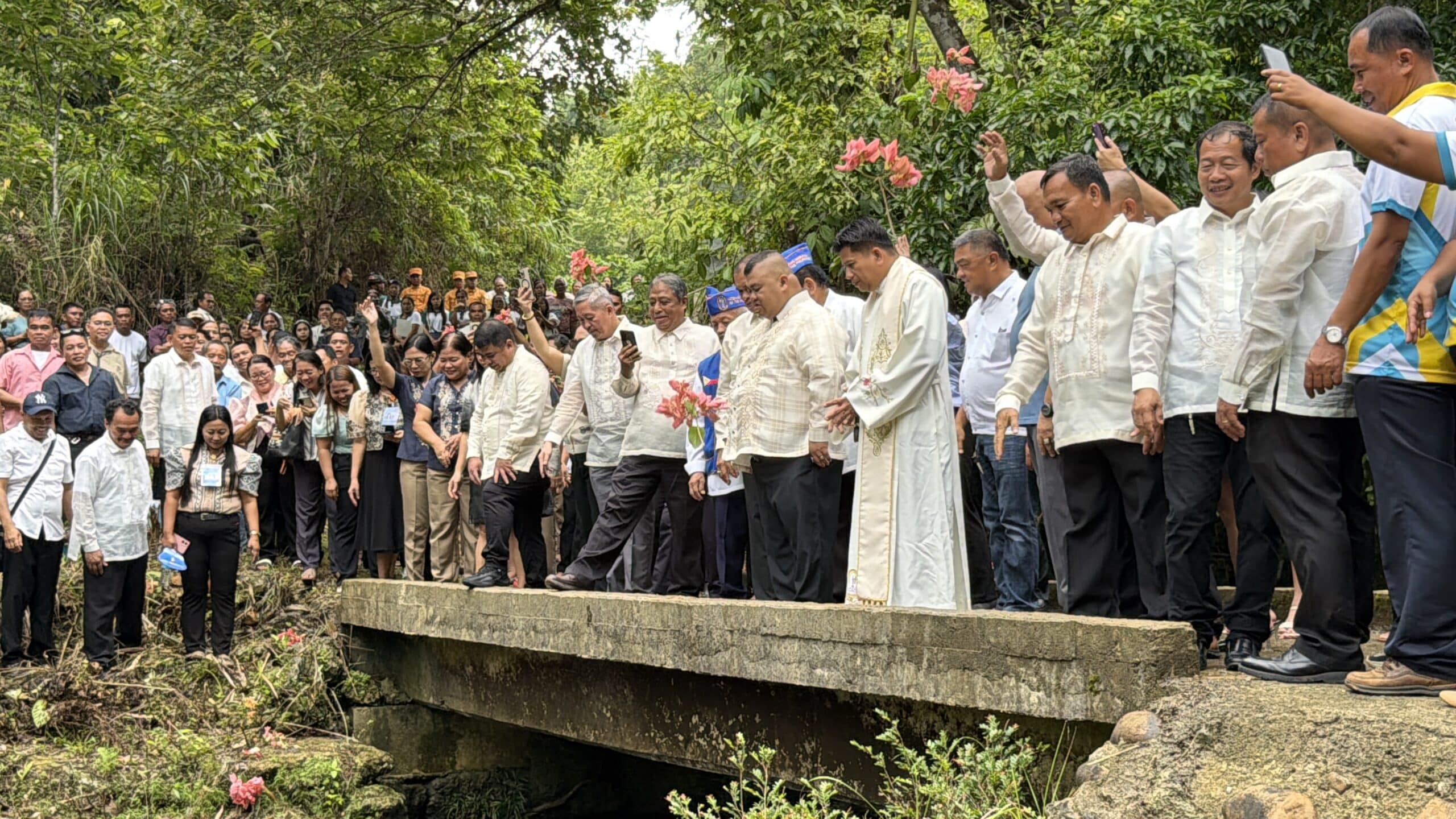 Bohol town honors guerrillas, unveils plan for WWII memorial shrine