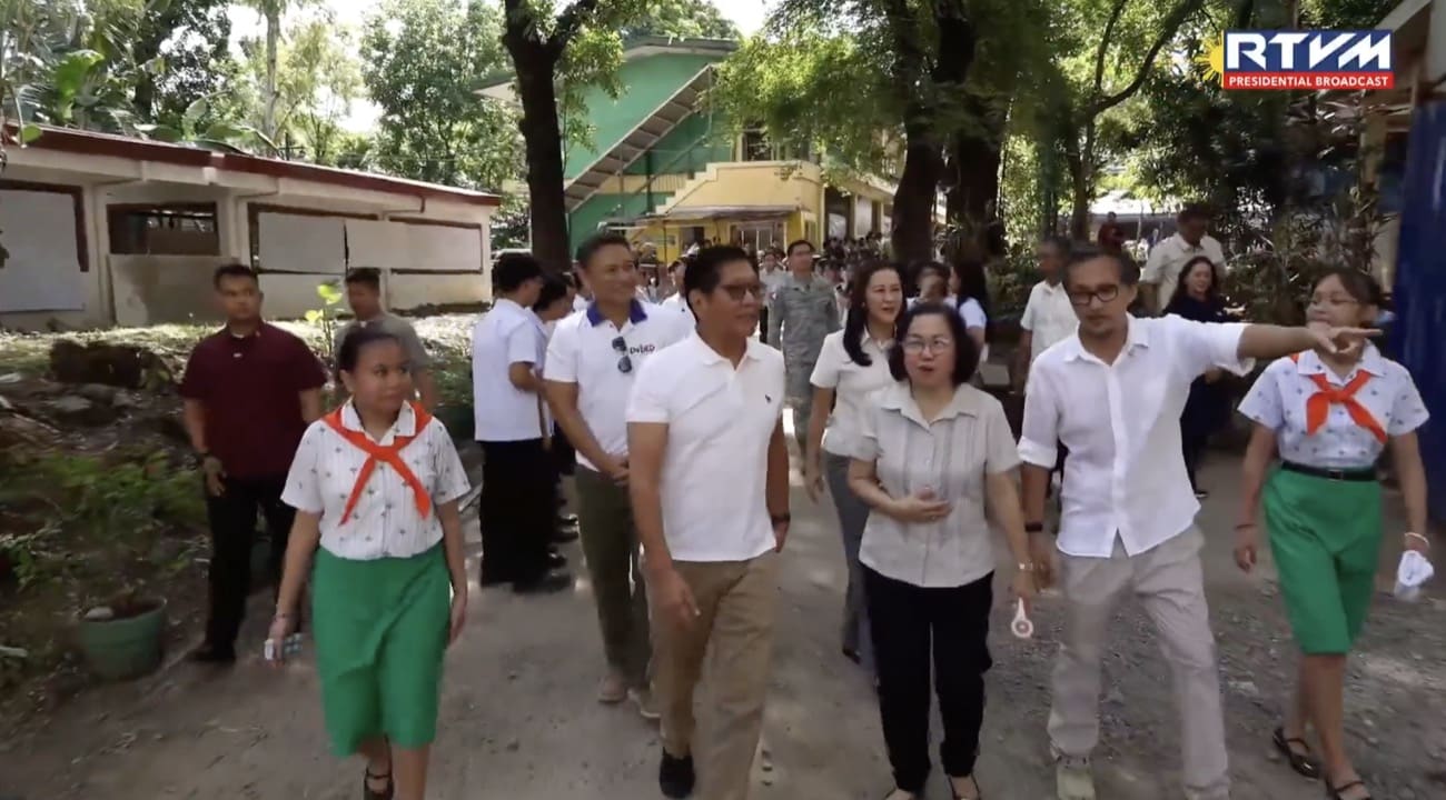 Marcos inspects new SFHS school buildings, says he’s not AI 