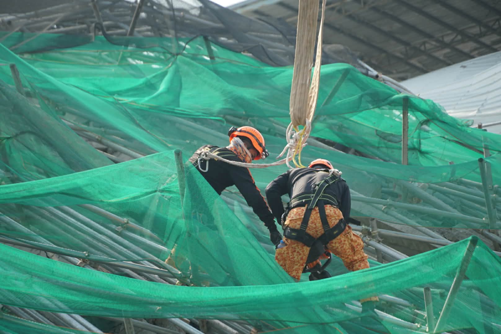 Search and rescue ops resume at Angeles building collapse site