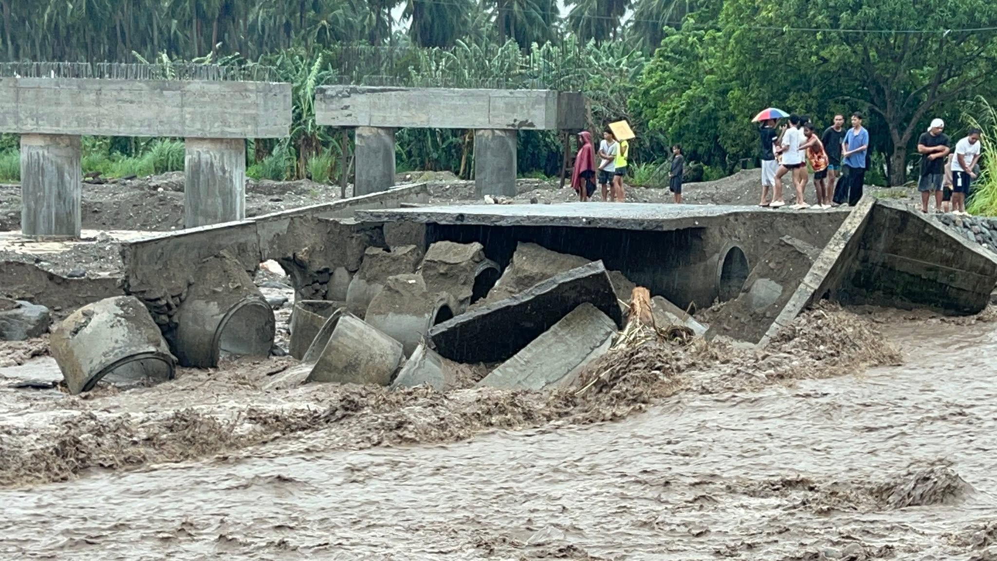 Floodwaters wash away temporary bridge in Maguindanao del Norte town