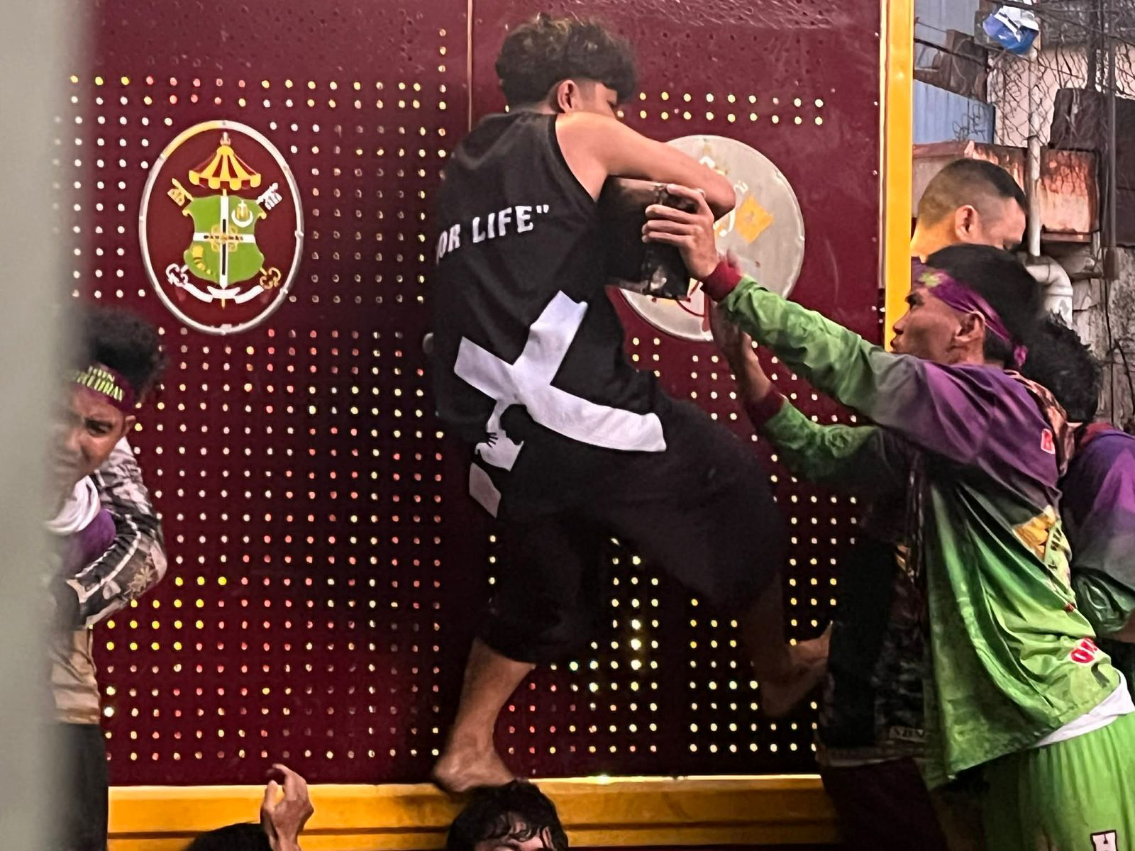 LOOK: Devotees jostle to touch Jesus Nazareno in Good Friday procession