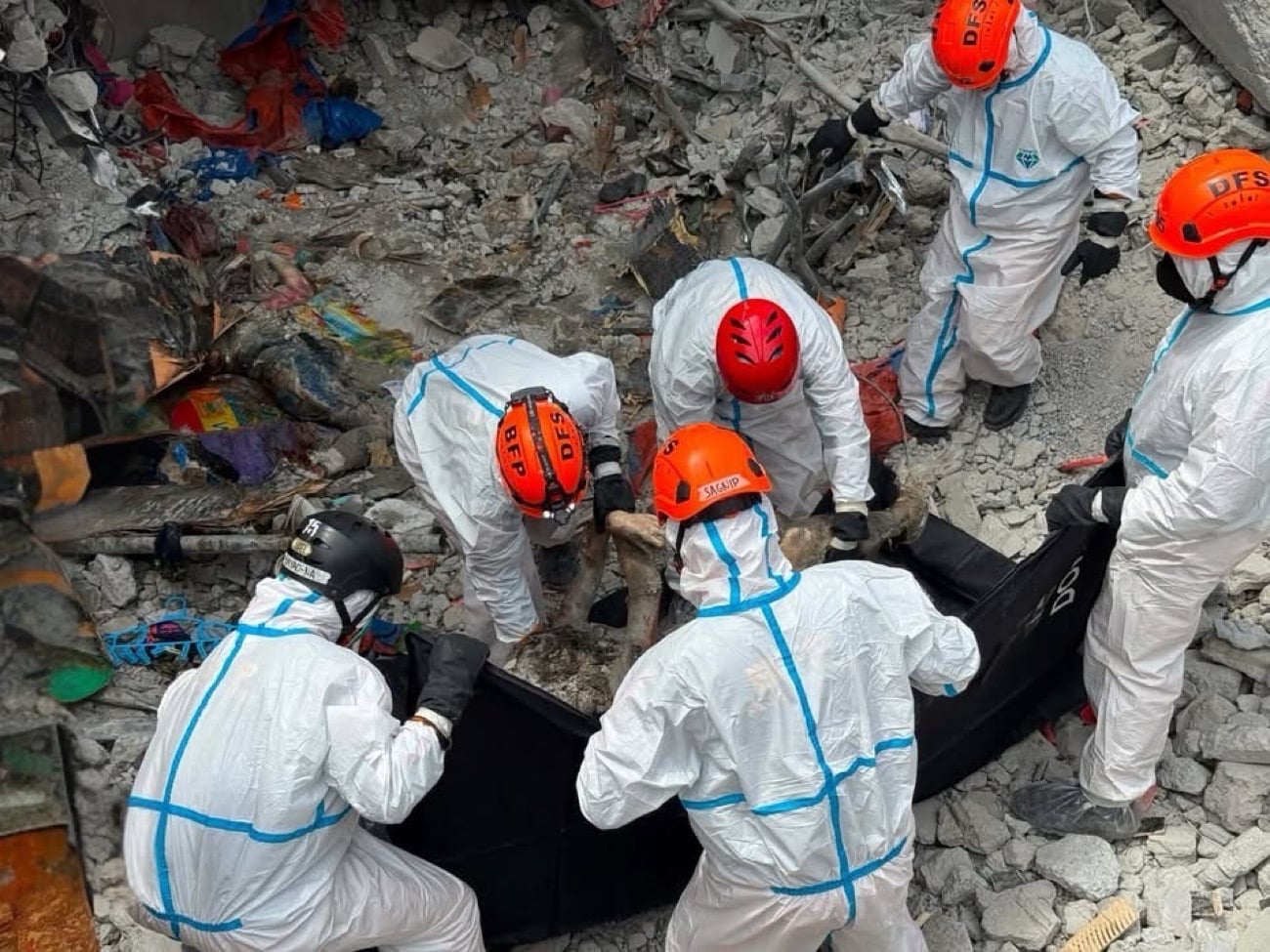 Angeles building collapse death toll reaches 20