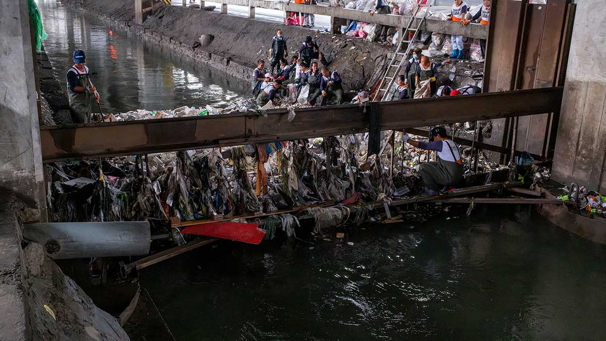 Palace to LGUs: Keep trash off streets, waterways