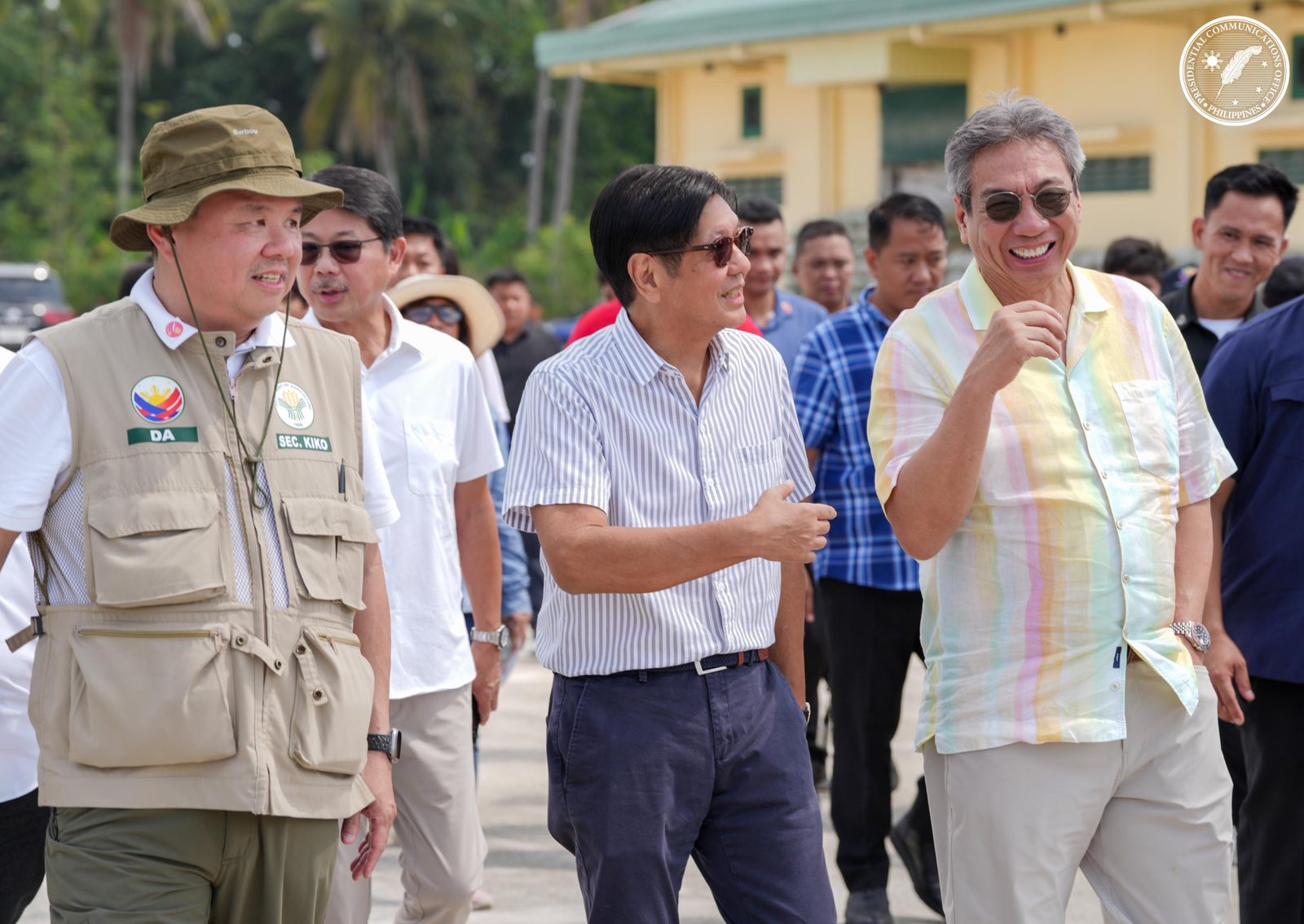 Marcos inspects Isabela palay warehouse, onion cold storage facility