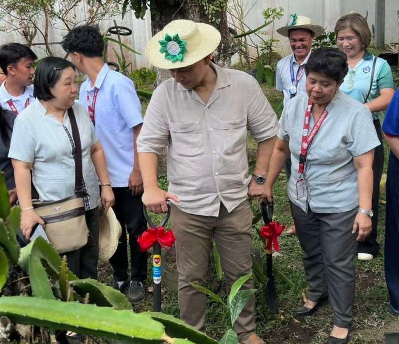 Angara pushes stronger farm-to-school links during Batangas school visit
