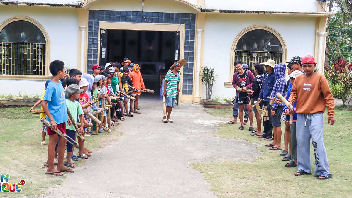 Wooden rattles mark Holy Week in Northern Samar town