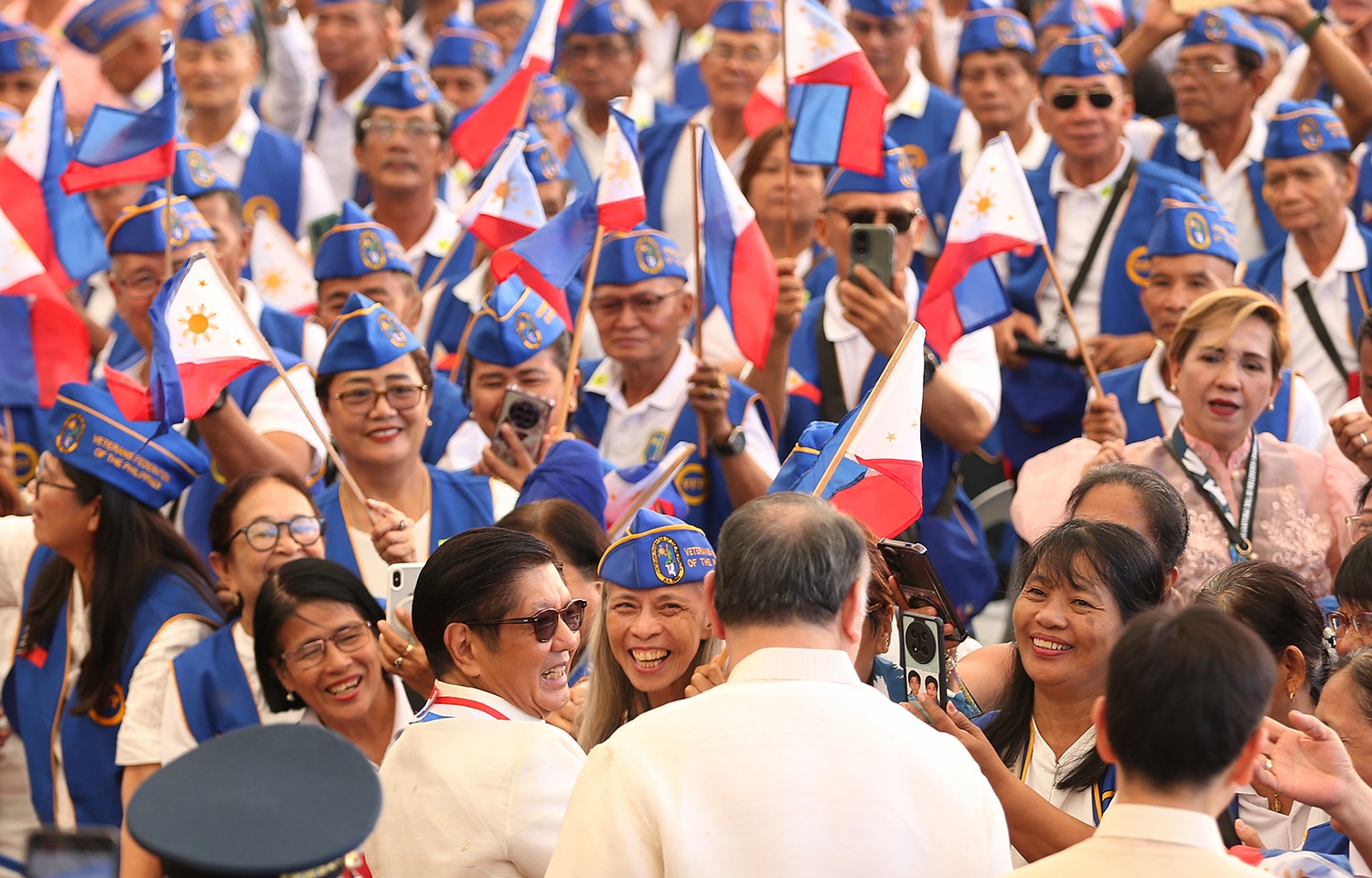 Marcos pledges veterans hospitals in VisMin