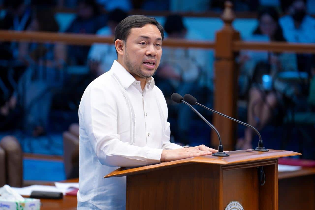 Villar pushes bills to ease job-hunting costs