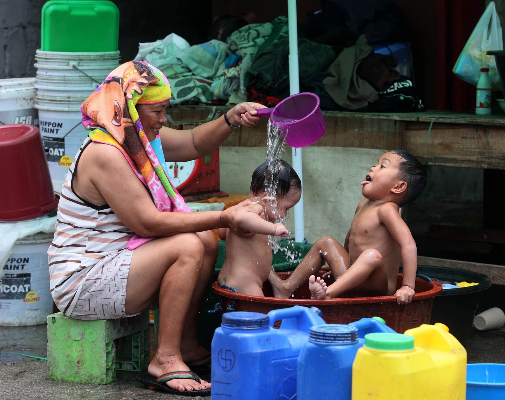 9.2M Filipino families consider themselves ‘poor’ — survey