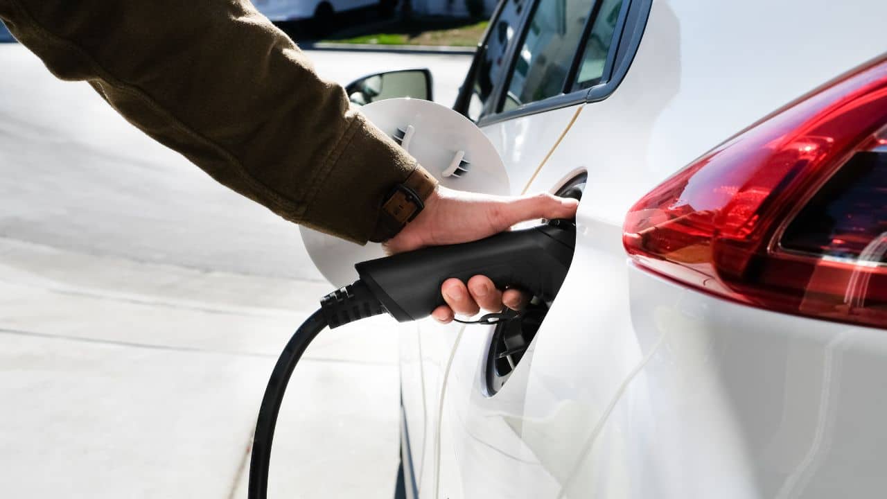 Gov’t sets sights on EVs made in PH to cut oil imports