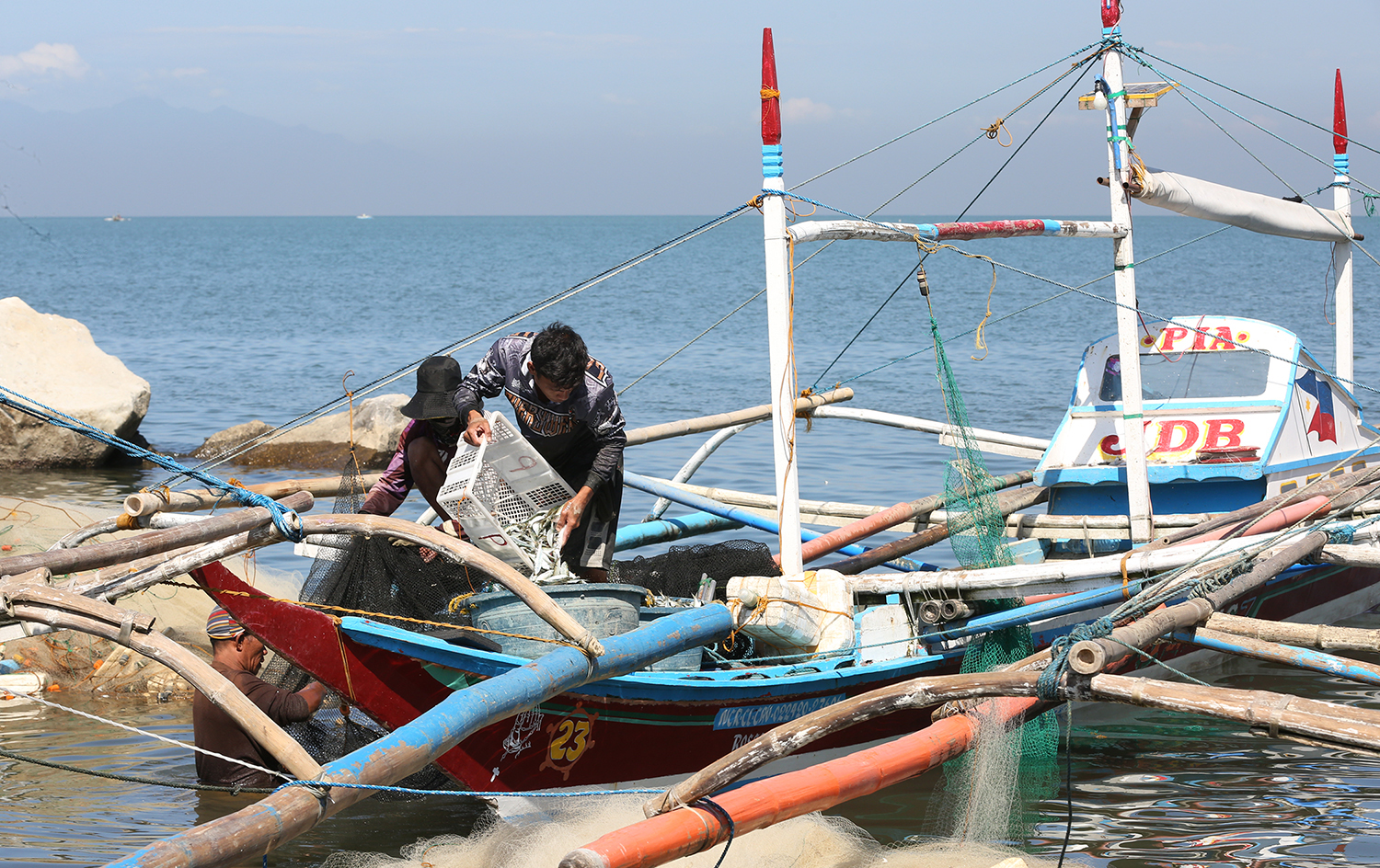SolGen backs fisherfolk in SC plea vs commercial vessels
