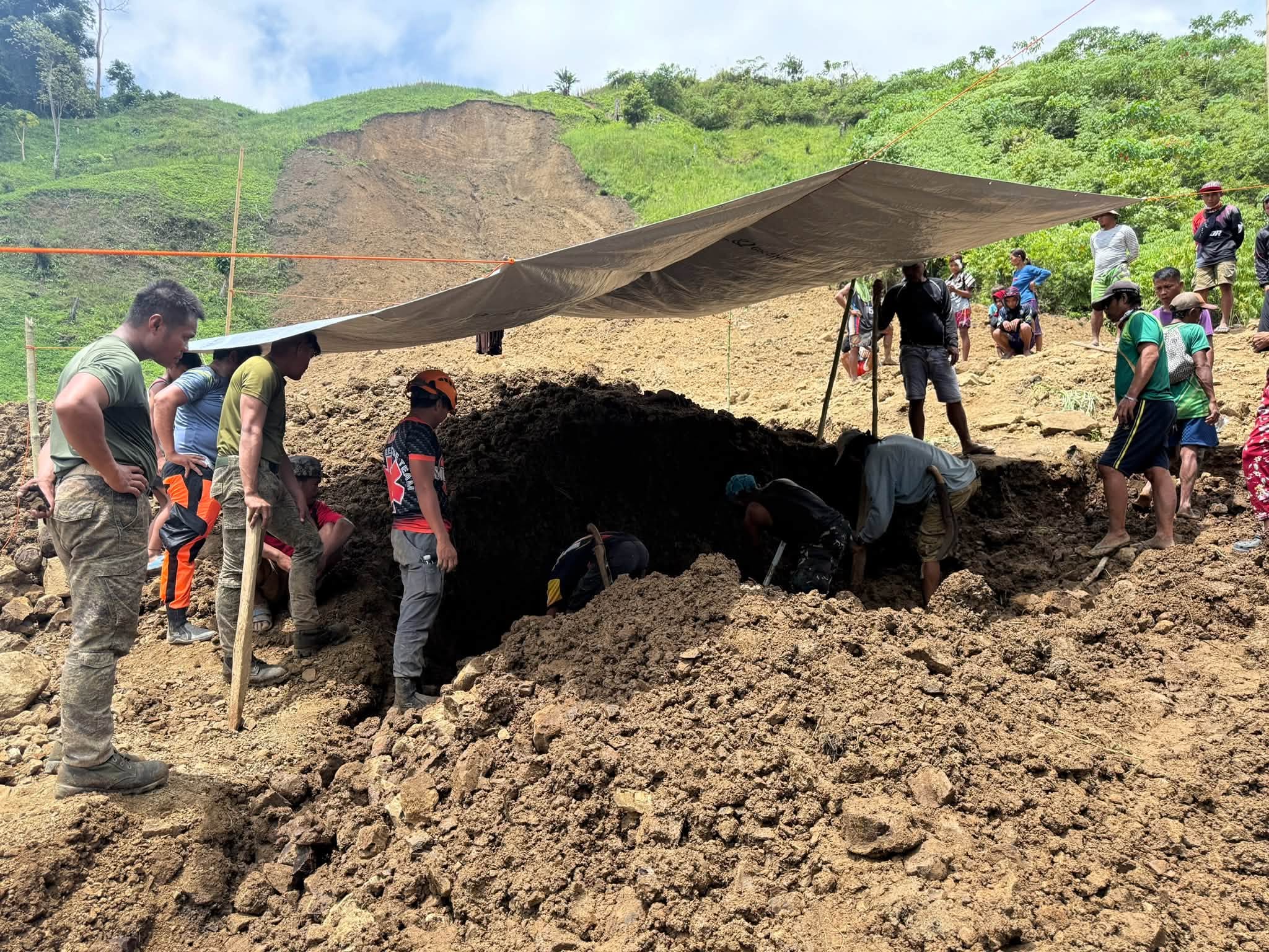 Sarangani landslide: Man found dead; search for wife continues
