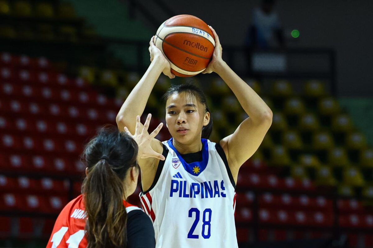 Gilas Pilipinas' Kacey dela Rosa during a game against Singapore in the SEA Games 2025 women's volleyball 5x5.