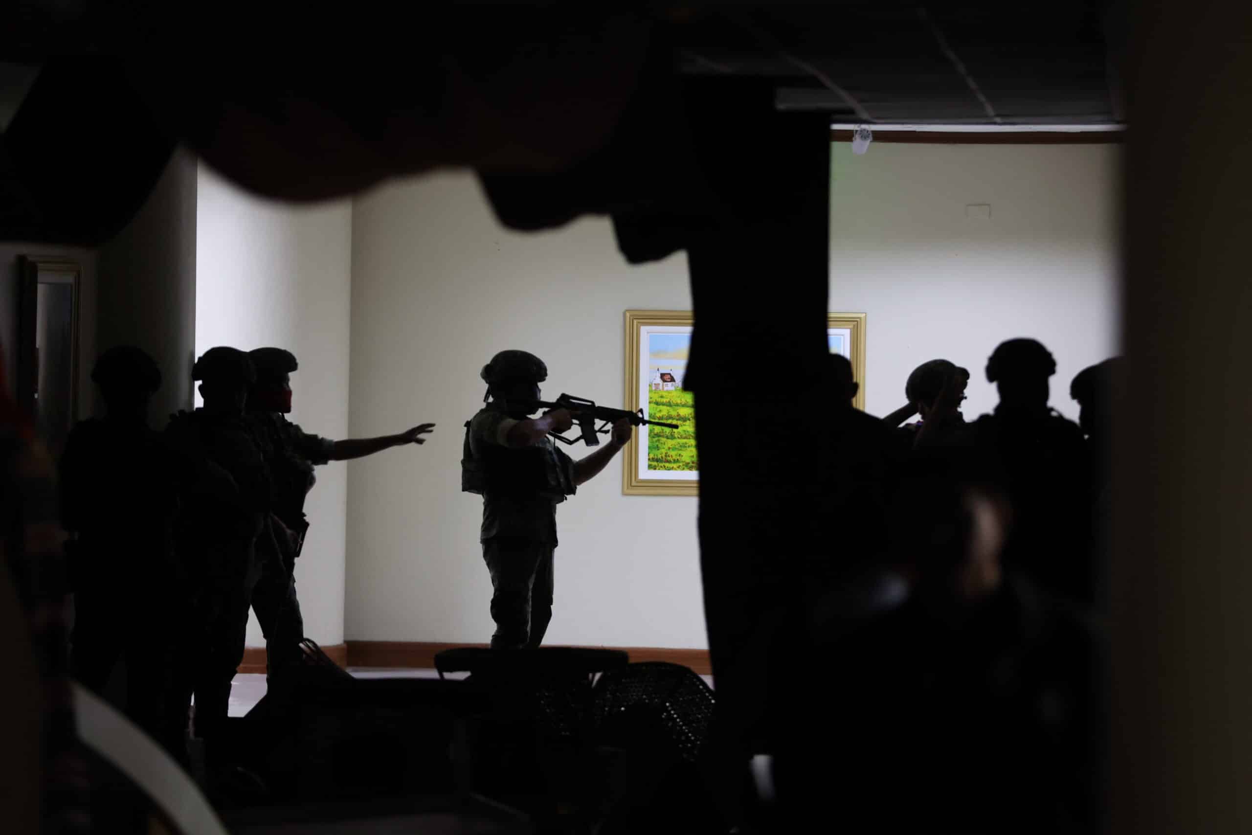 Wife, lawyer of detained NBI ‘volunteer’ barred from entering Senate