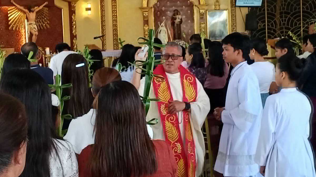Palm Sunday Mass in Valencia, Bukidnon highlights faith amid crisis