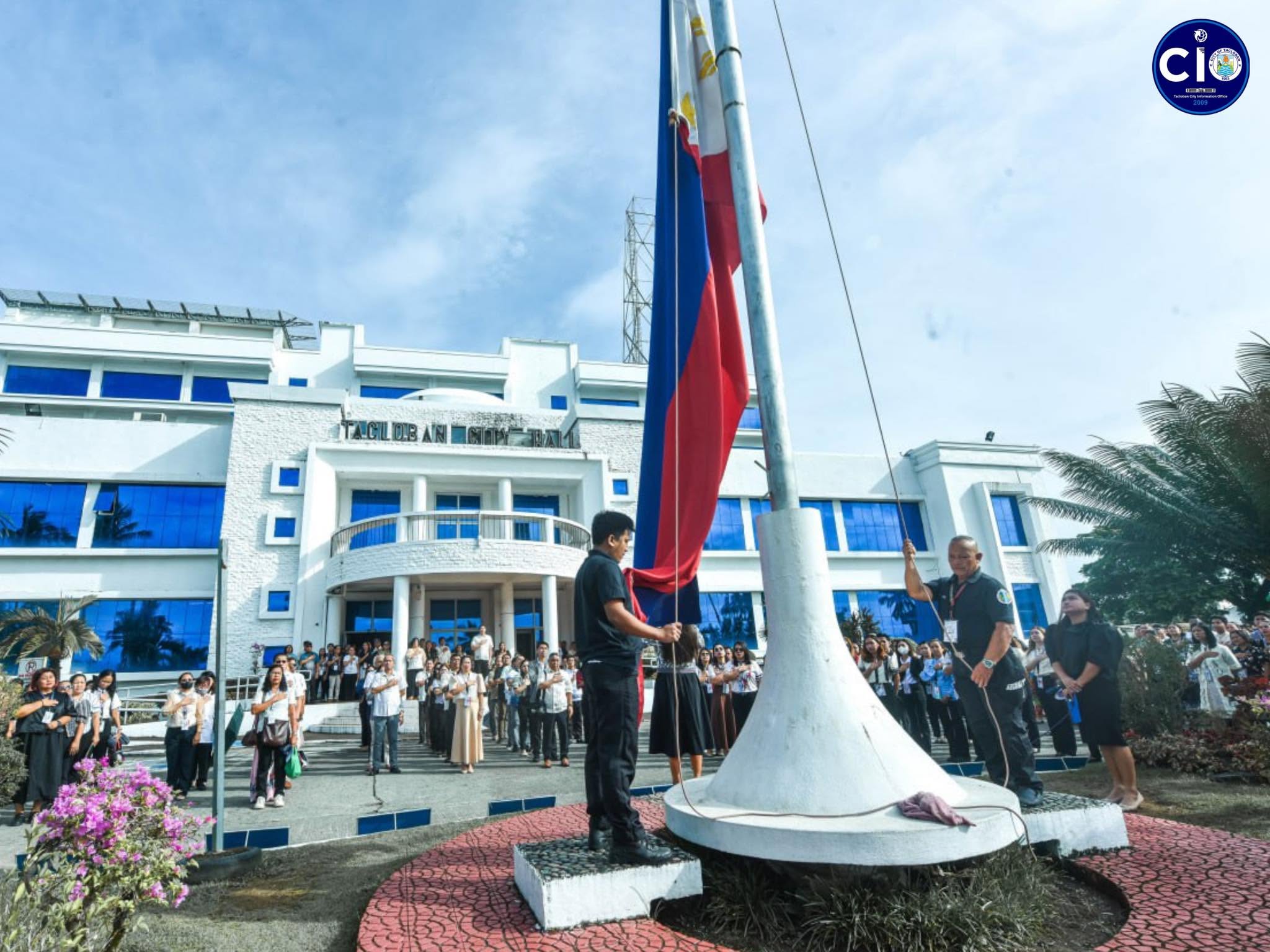 Tacloban employees urge halt to flag ceremony amid extreme heat