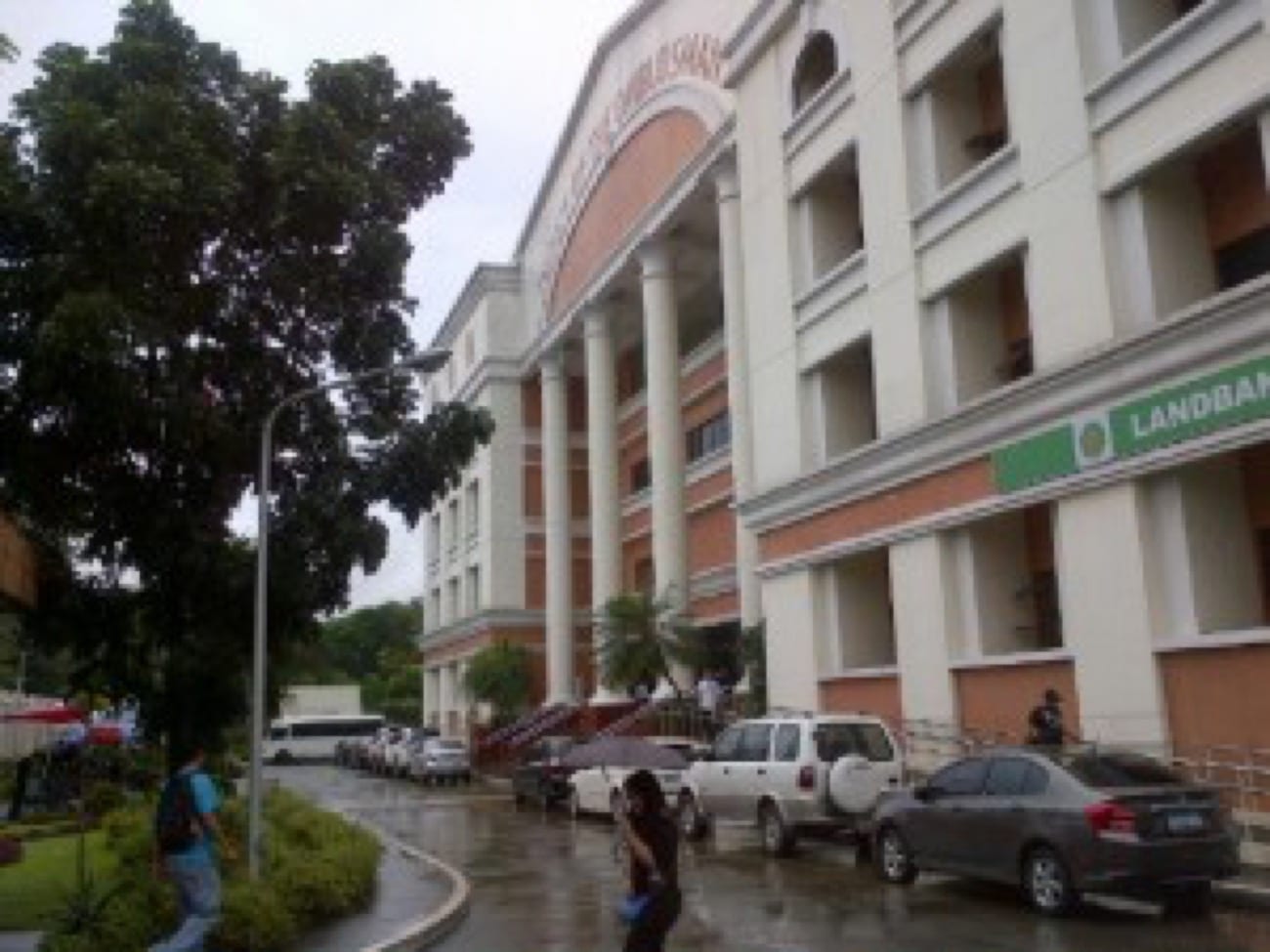 Ombudsman files graft charges vs Villars, local water districts