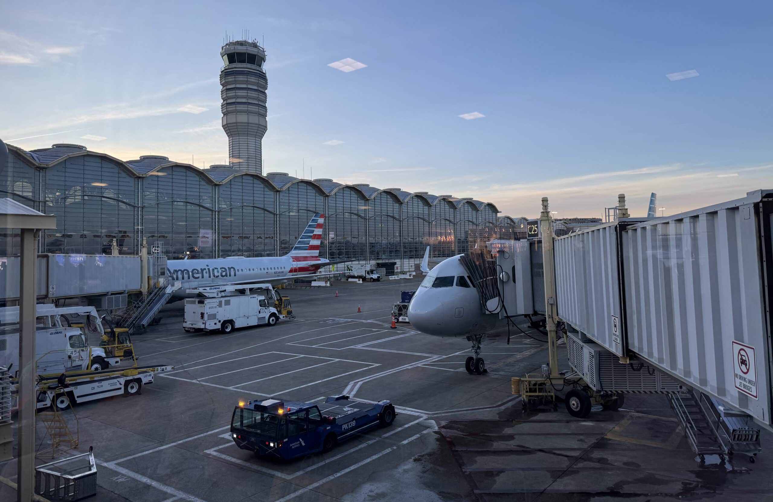 US airlines still see strong demand as jet fuel worries loom