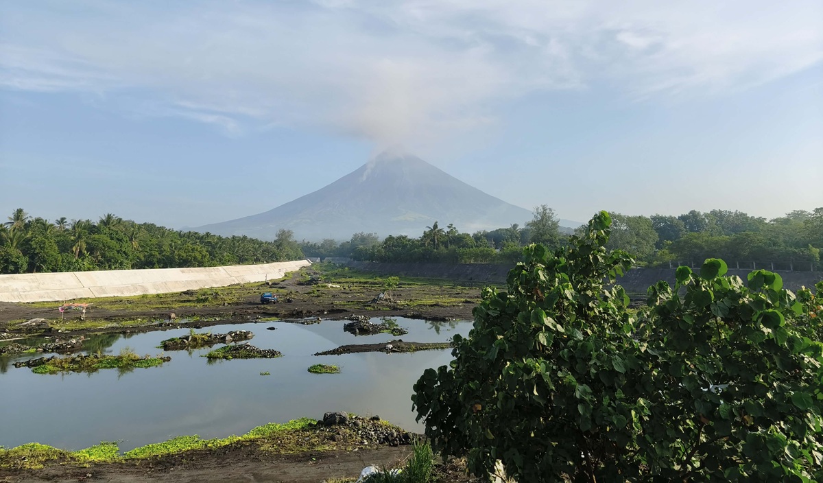 Mayon’s rumbling stirs fear among Albay folk