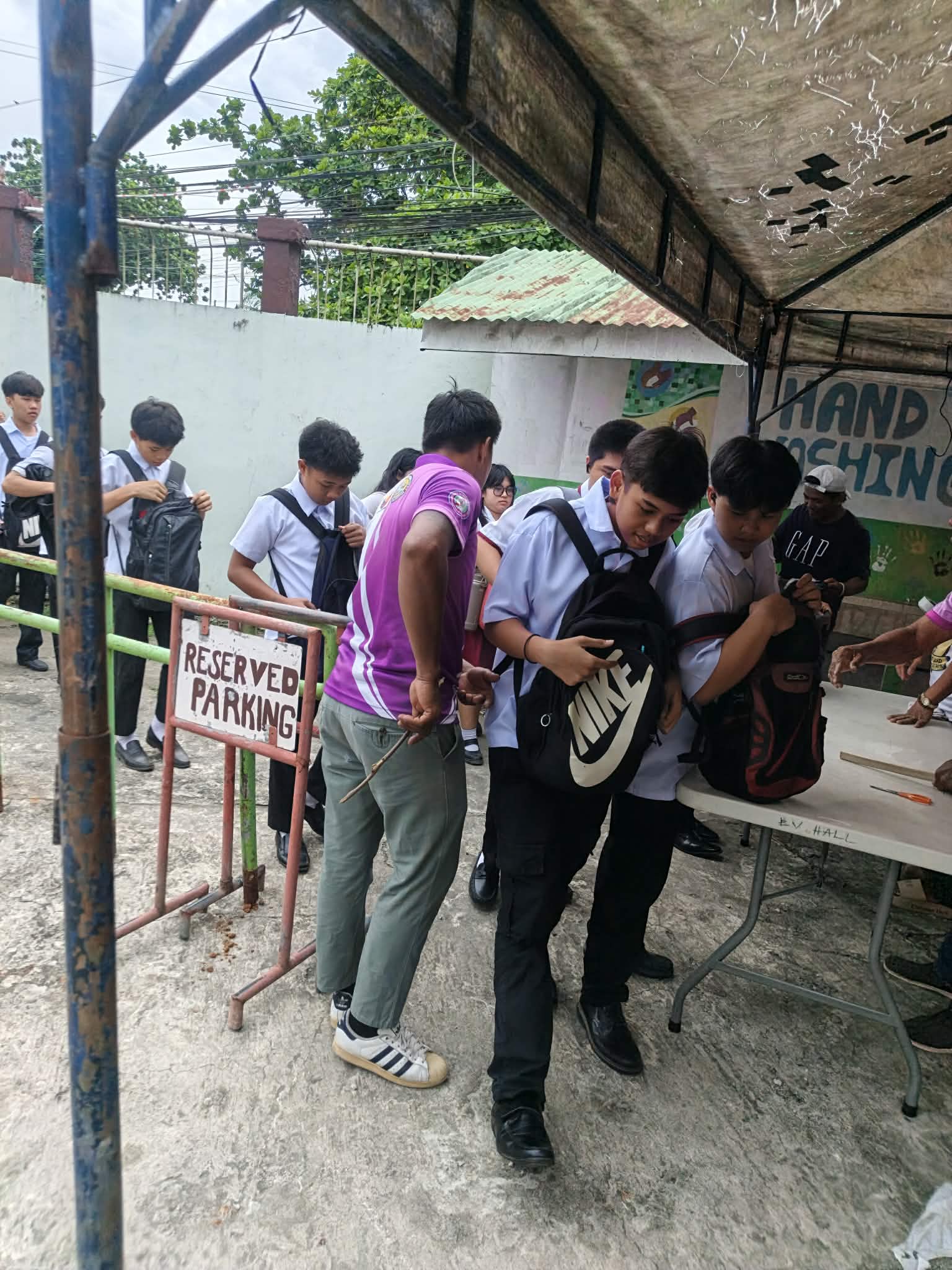 Tight security enforced as Tacloban schools reopen after shooting