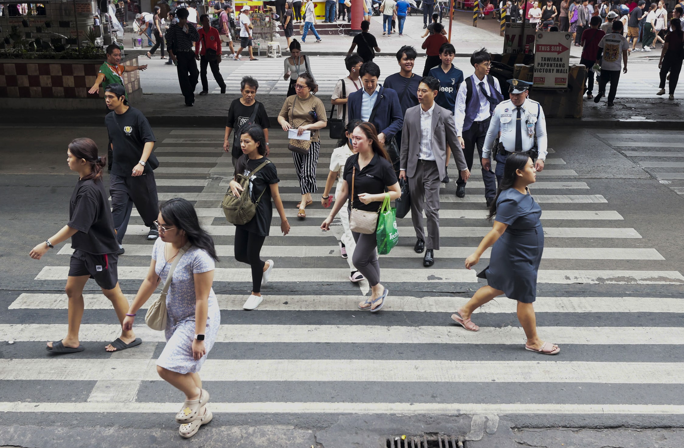 33% of Filipinos expect economy to improve in next 12 months – SWS