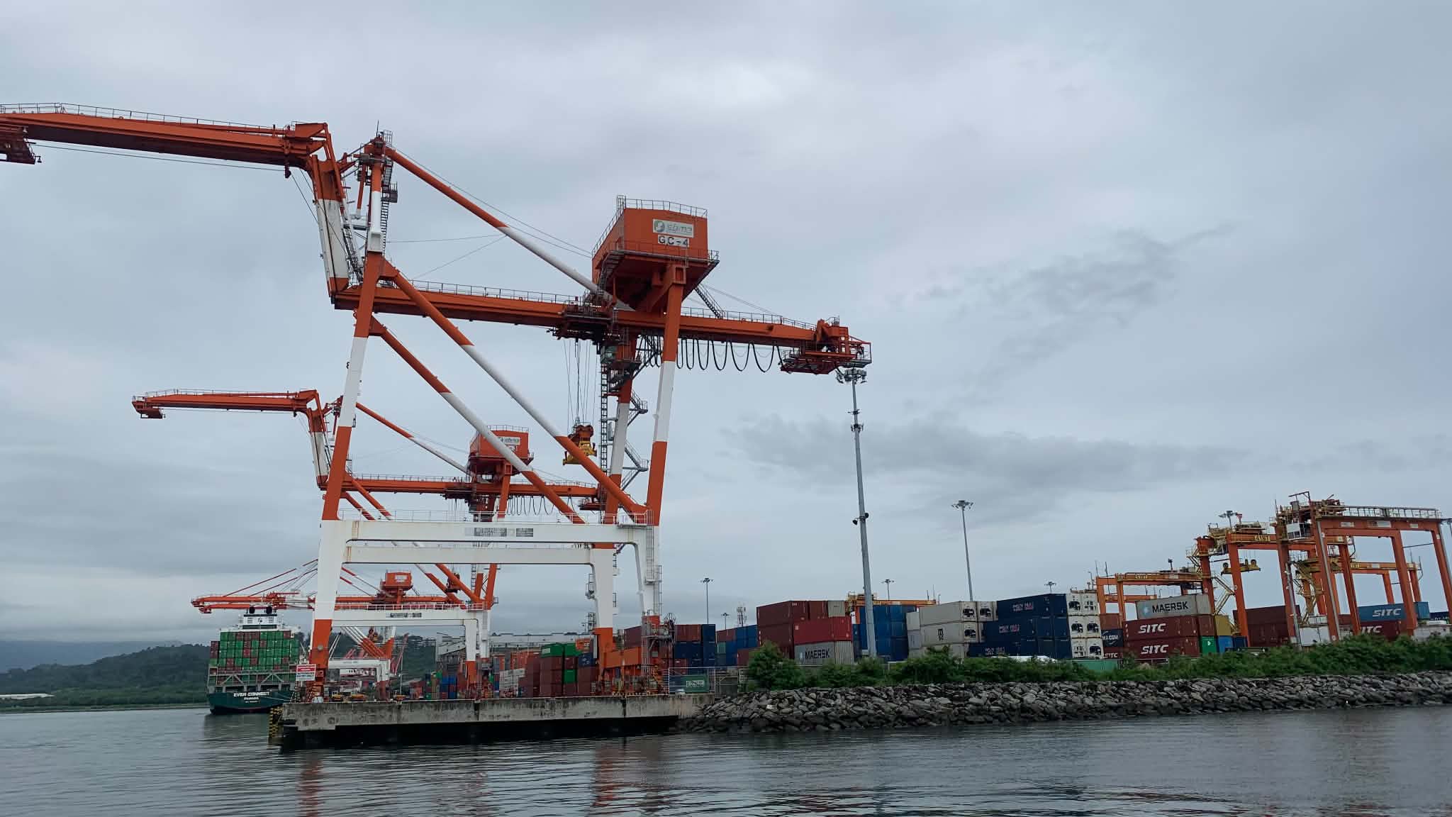 118 containers raise safety concerns in Subic