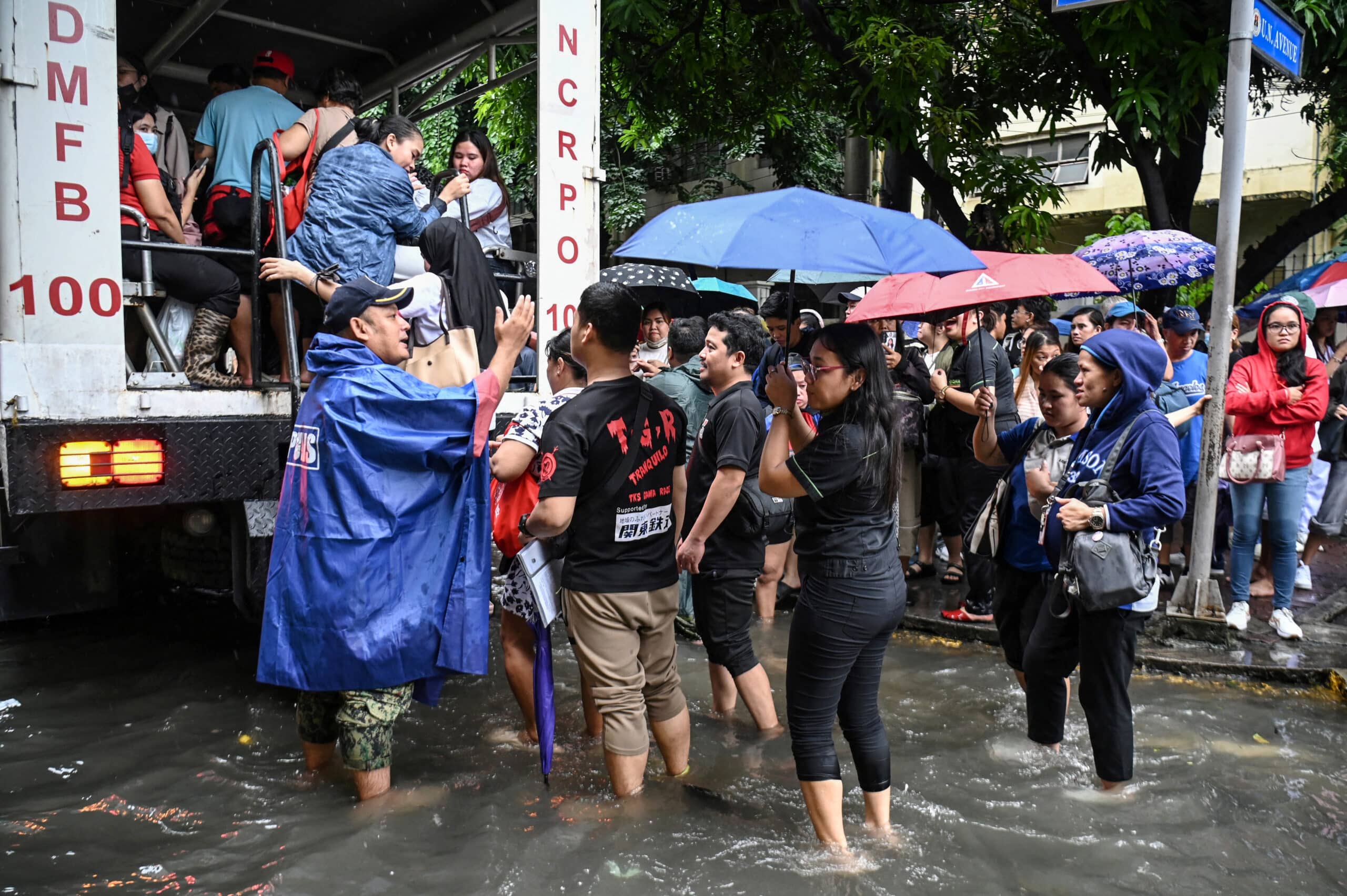 PNP deploys 689 cops, rescues 180 amid habagat rains