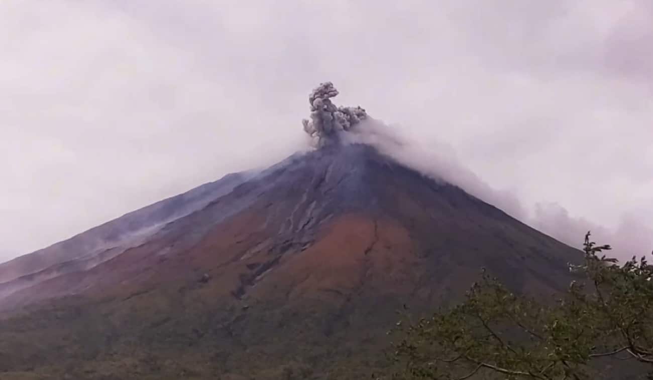 Mayon Volcano spews ash anew; Alert Level 2 stays