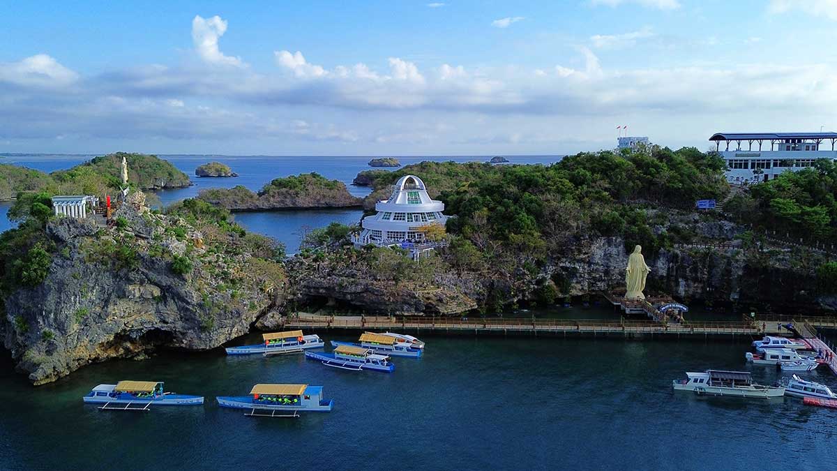 Alaminos hikes boat rental rates for Hundred Islands tours