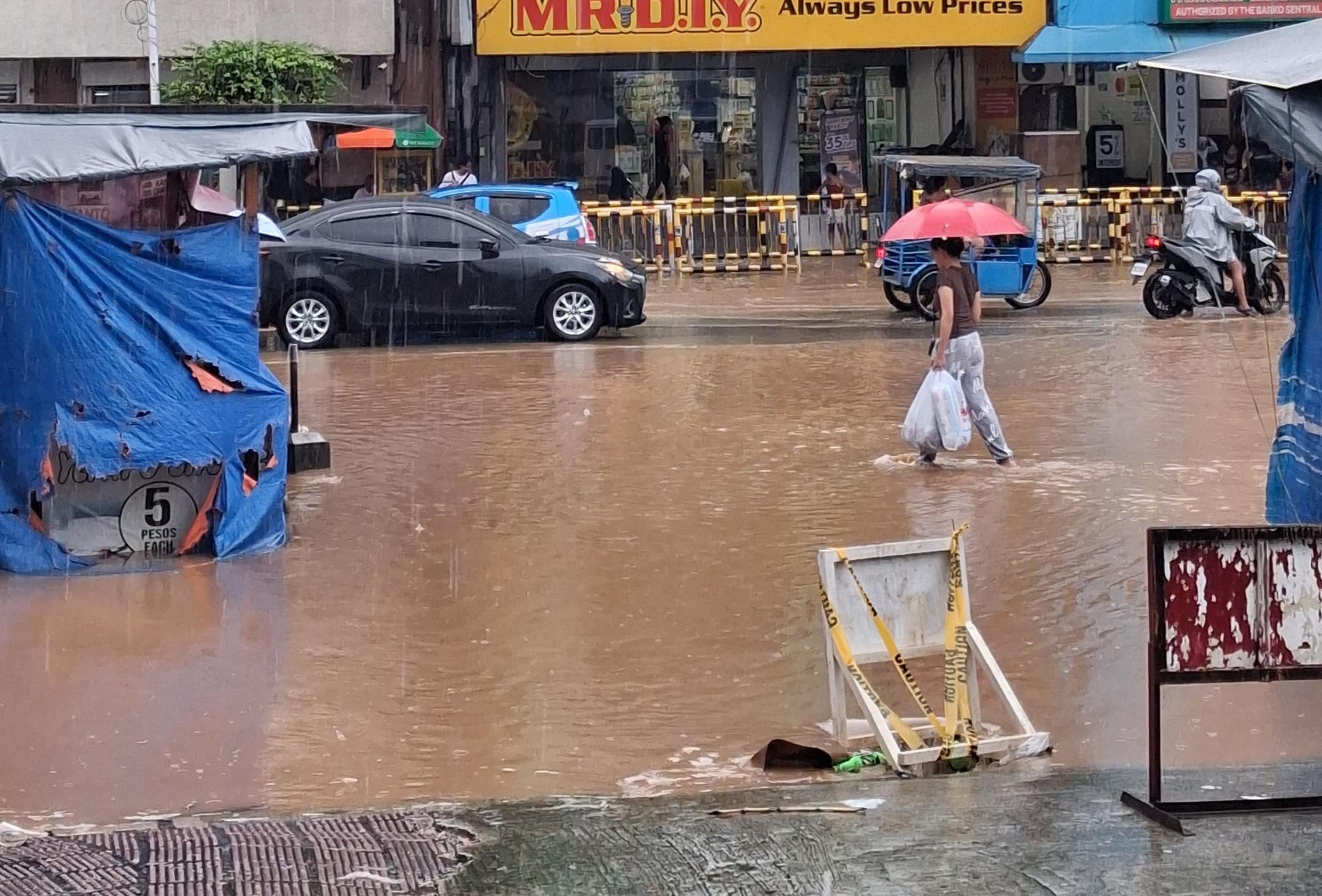 Water levels at 3 Olongapo bridges reach spilling levels