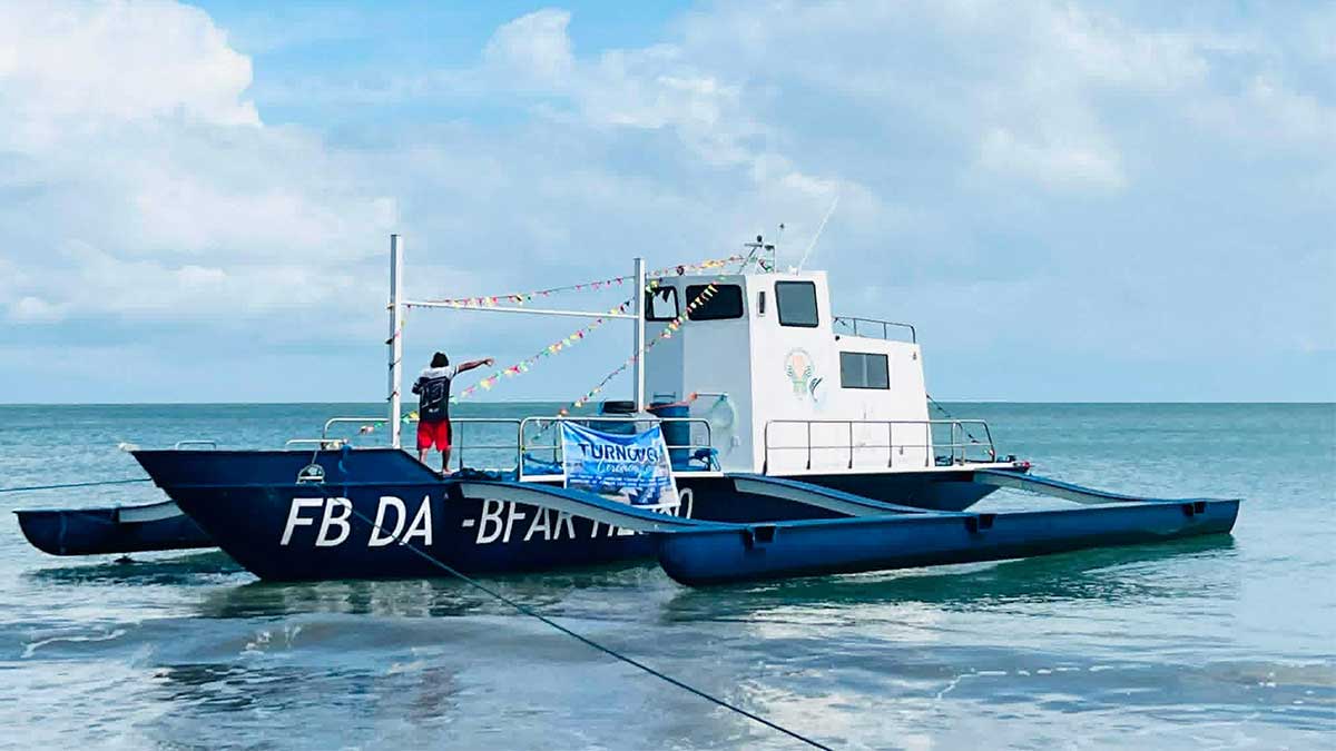 Ilocos Norte fishermen’s group receives modern vessel, aid from BFAR