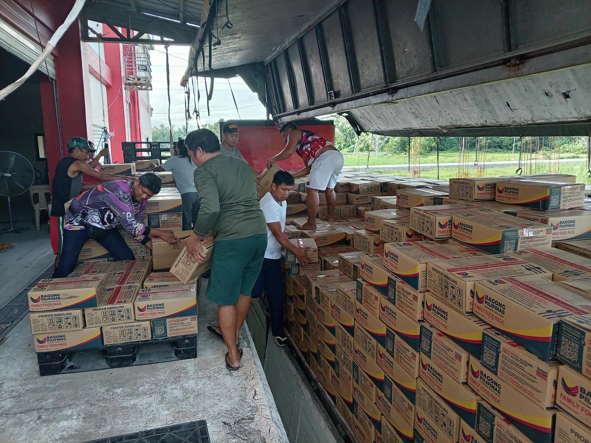 DSWD brings in 24,029 food packs to Ilocos Region amid rains