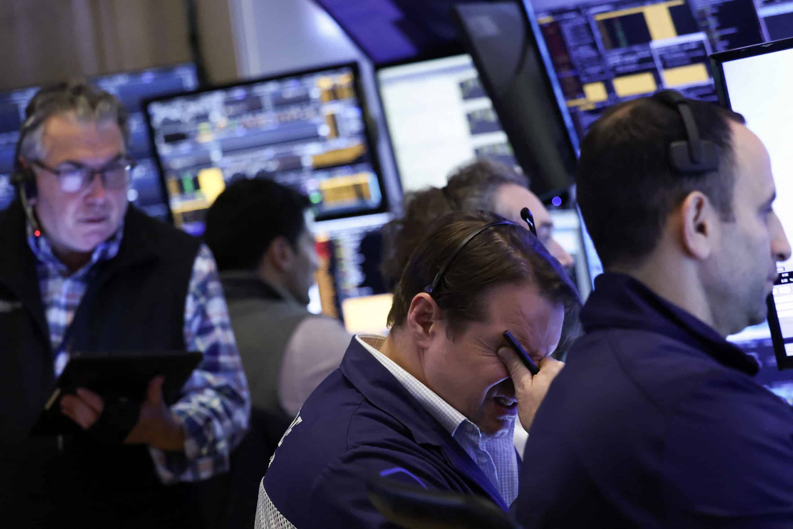 US stocks fall on latest oil price surge as Fed lifts inflation forecast