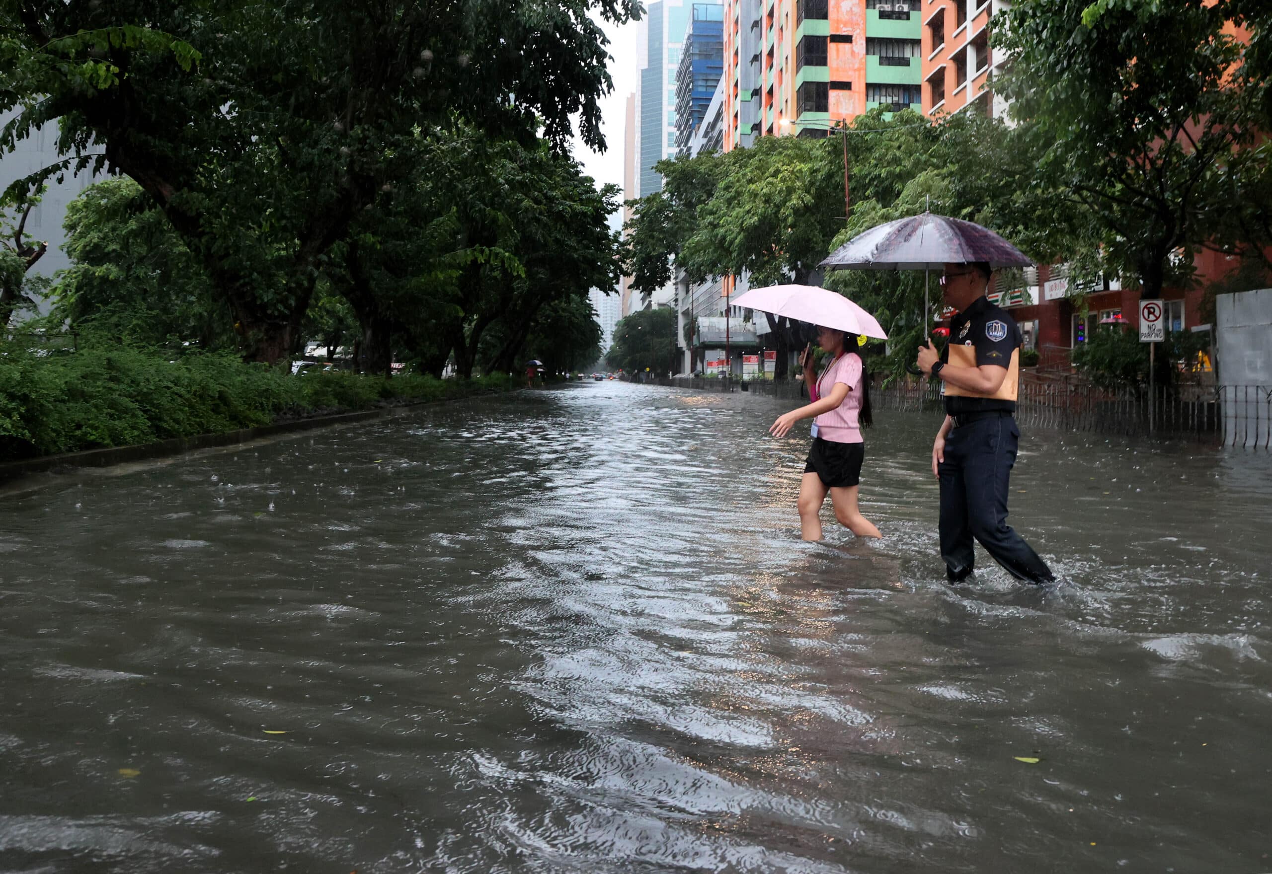 Red rainfall warning up in Bataan, Batangas, Zambales due to habagat