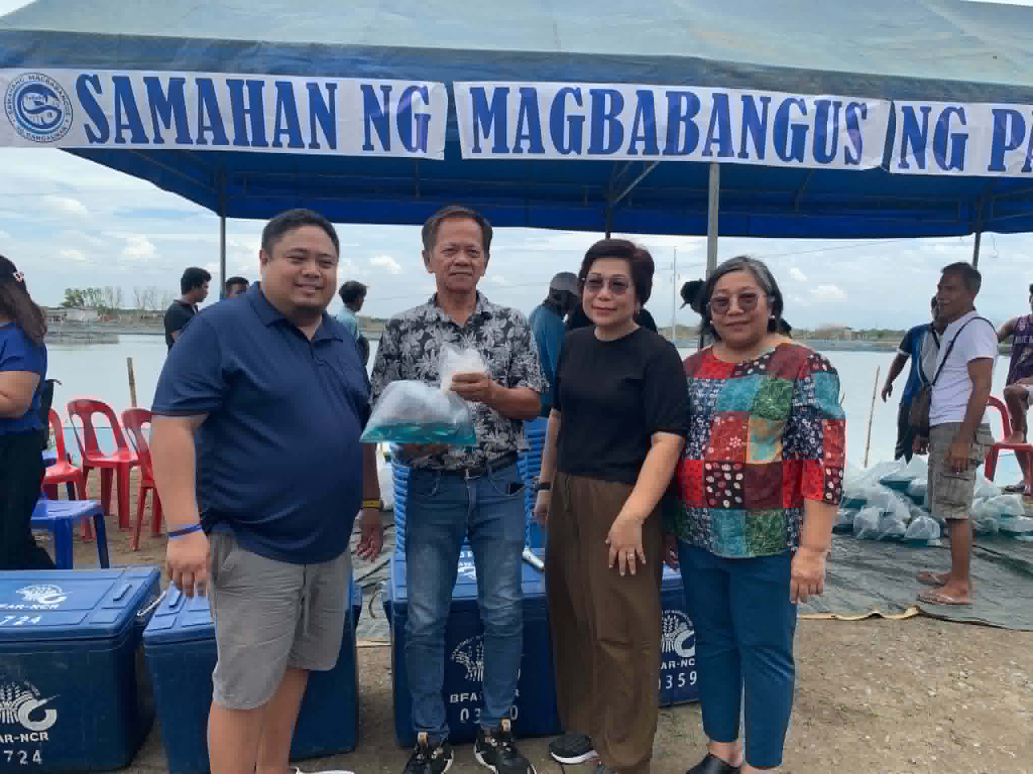 BFAR provides bangus fry, fishing gear to Pangasinan fish farmers