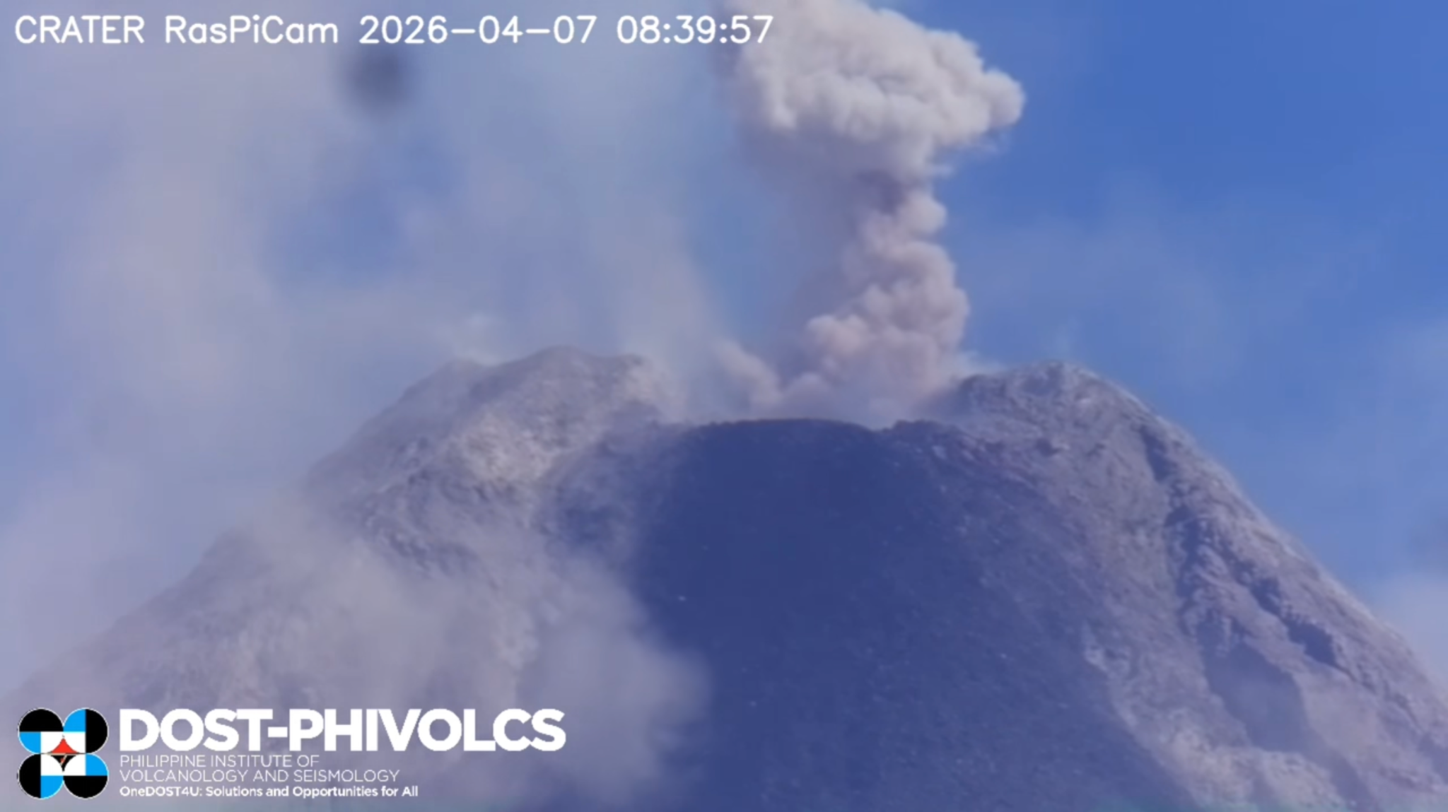 Phivolcs: Lava fountaining seen anew from Mayon Volcano