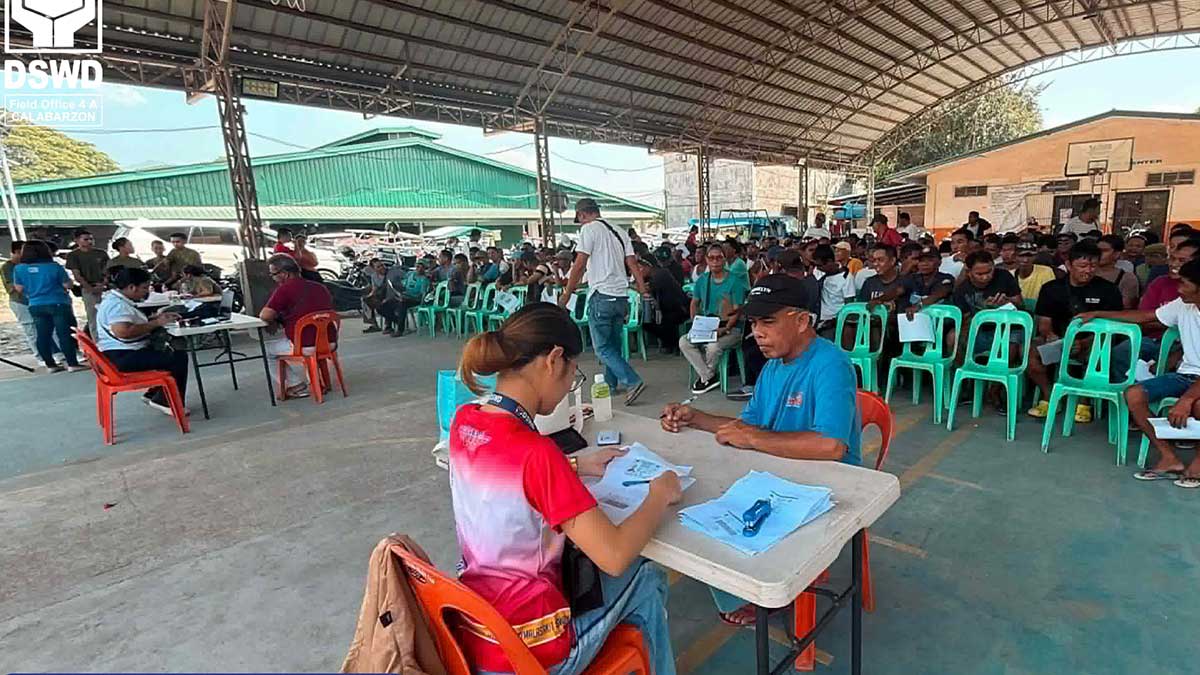 Tricycle drivers in Calabarzon receive cash aid