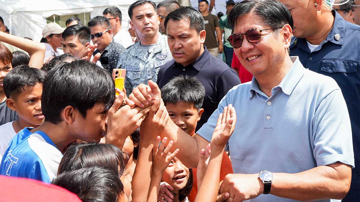 Marcos back in quake zone to bring aid, oversee recovery