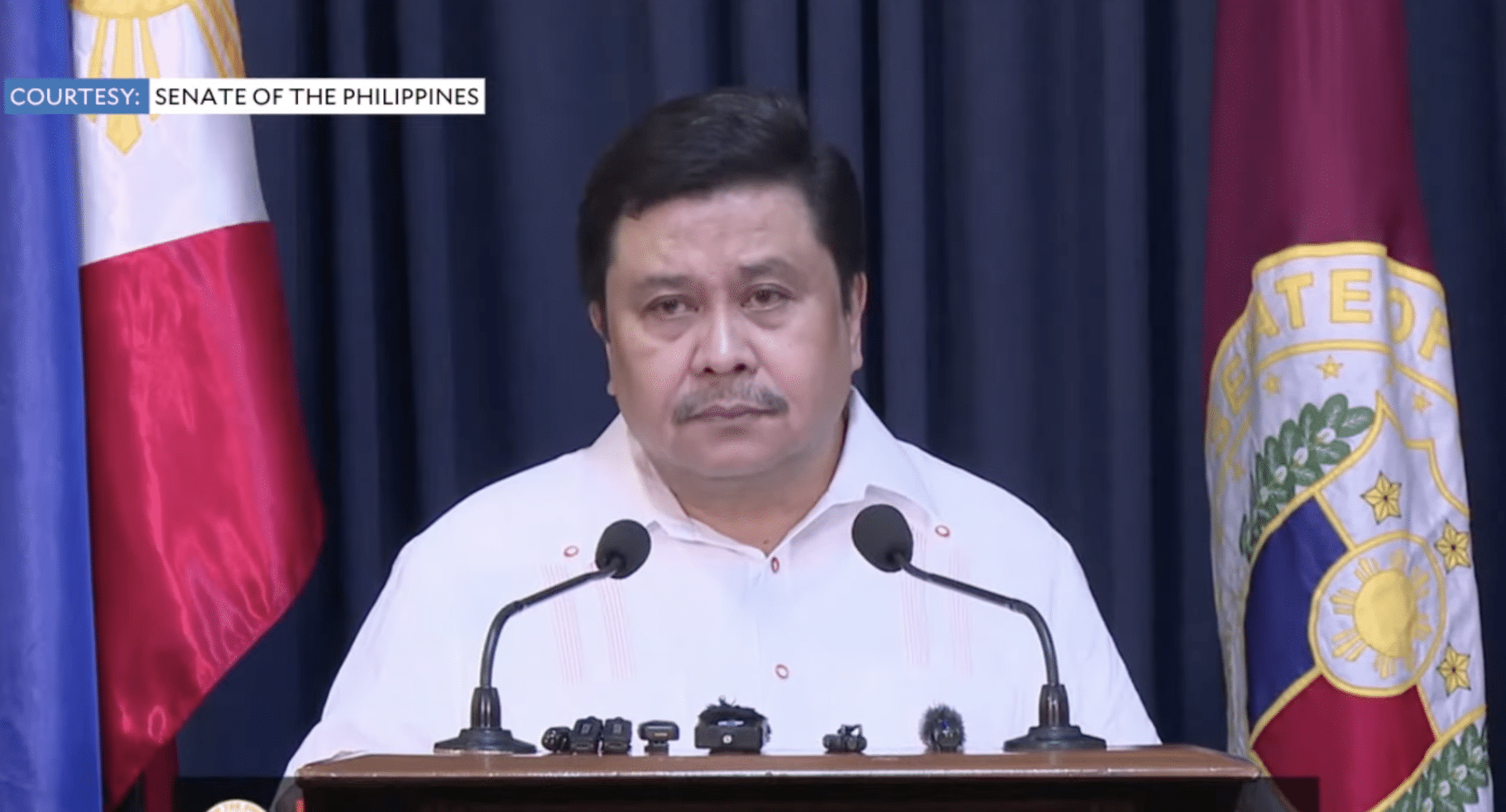 Jinggoy Estrada surrenders to police