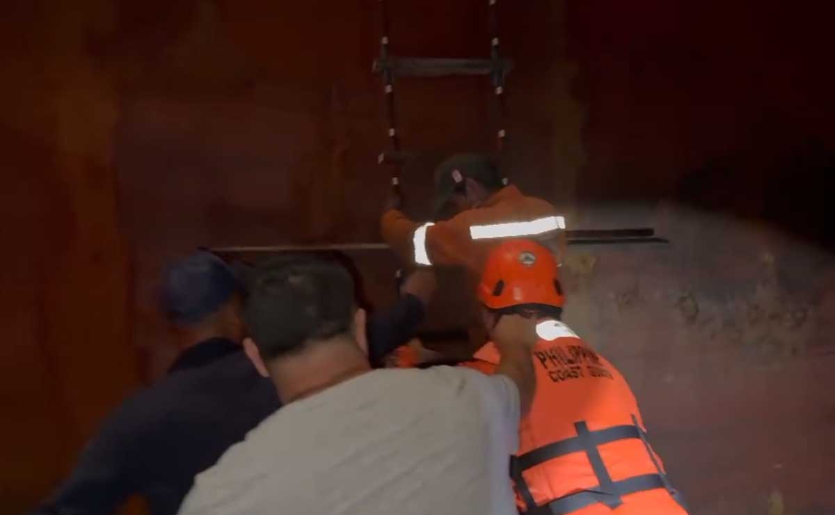 Cargo ship rescues 2 Pangasinan fishers adrift for 2 days